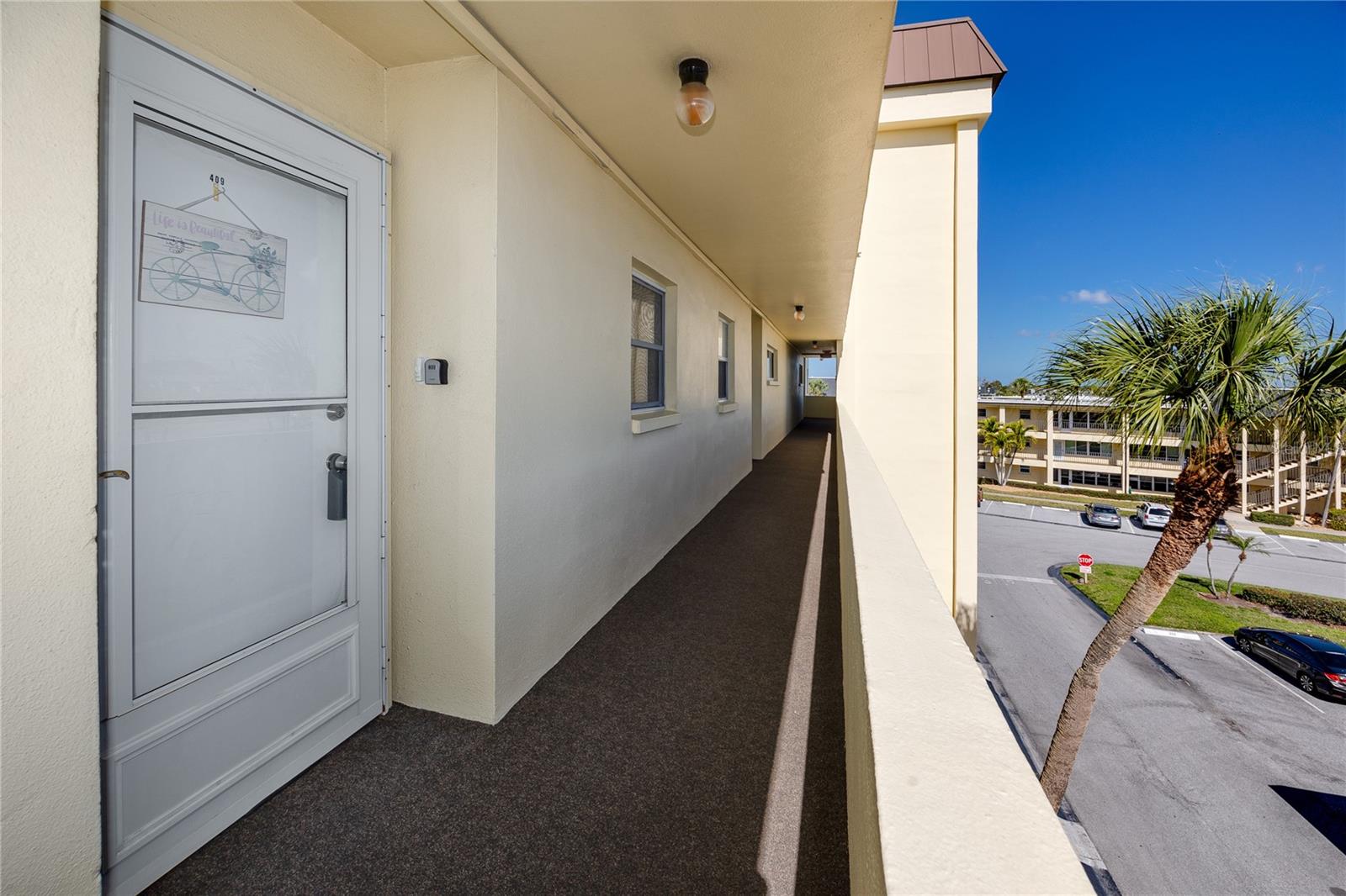 Image 28 of 43 For 4650 Cove Circle 409