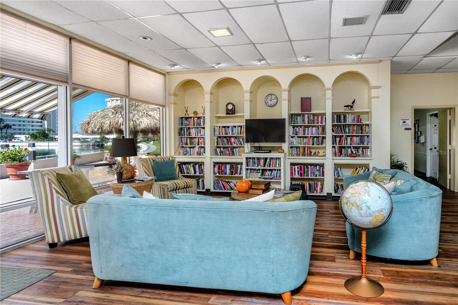 Image 30 of 43 For 4650 Cove Circle 409