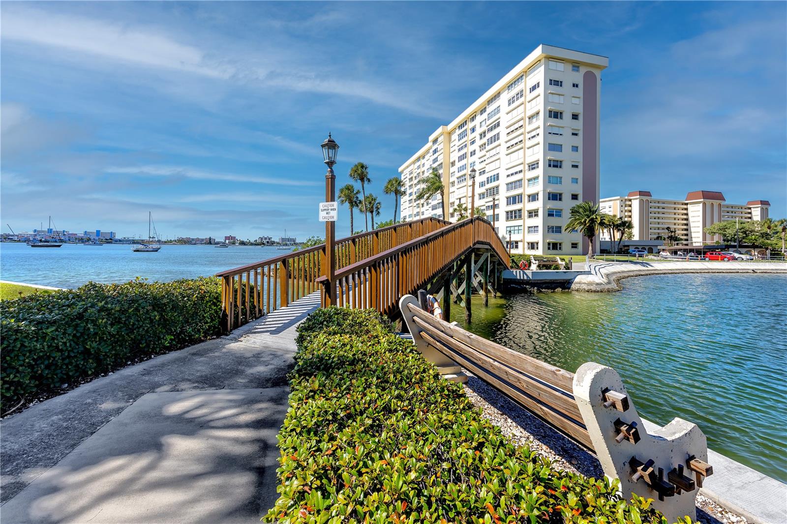 Image 31 of 43 For 4650 Cove Circle 409