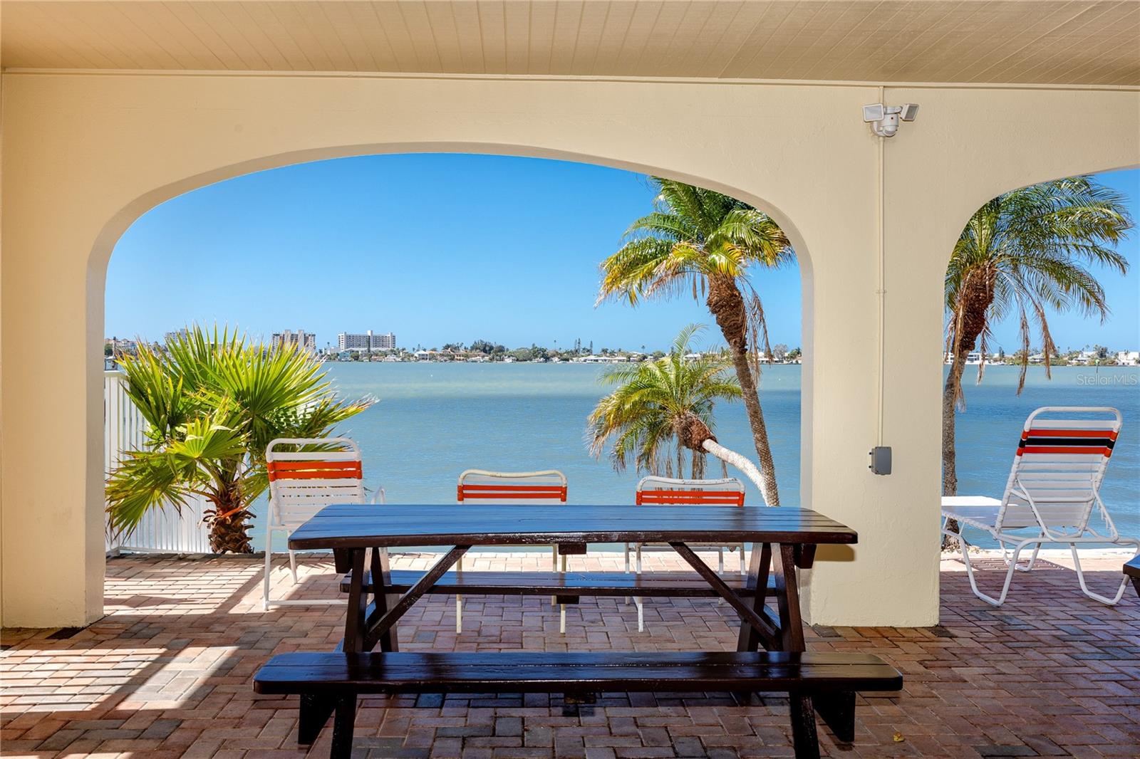 Image 32 of 43 For 4650 Cove Circle 409