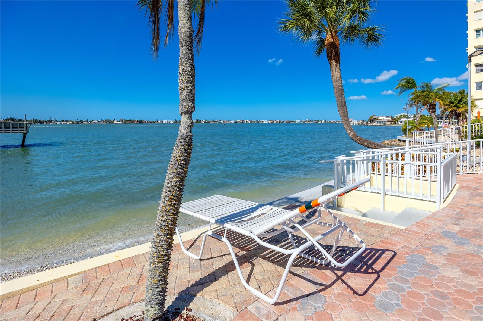 Image 33 of 43 For 4650 Cove Circle 409