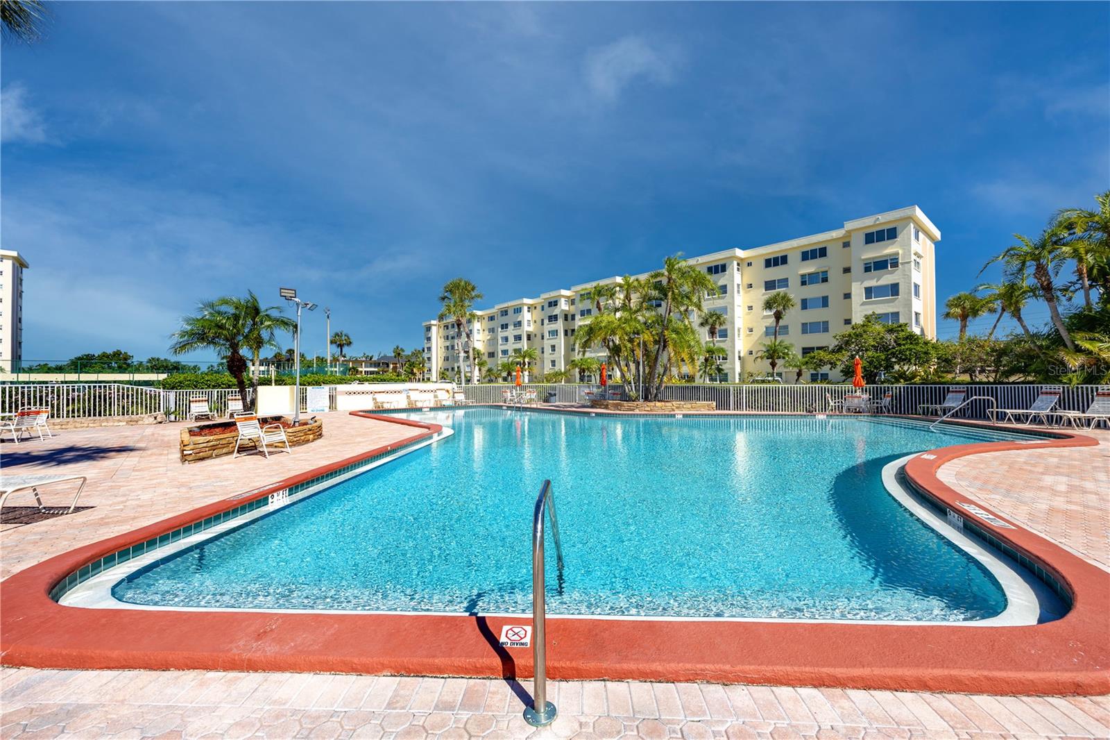 Image 35 of 43 For 4650 Cove Circle 409