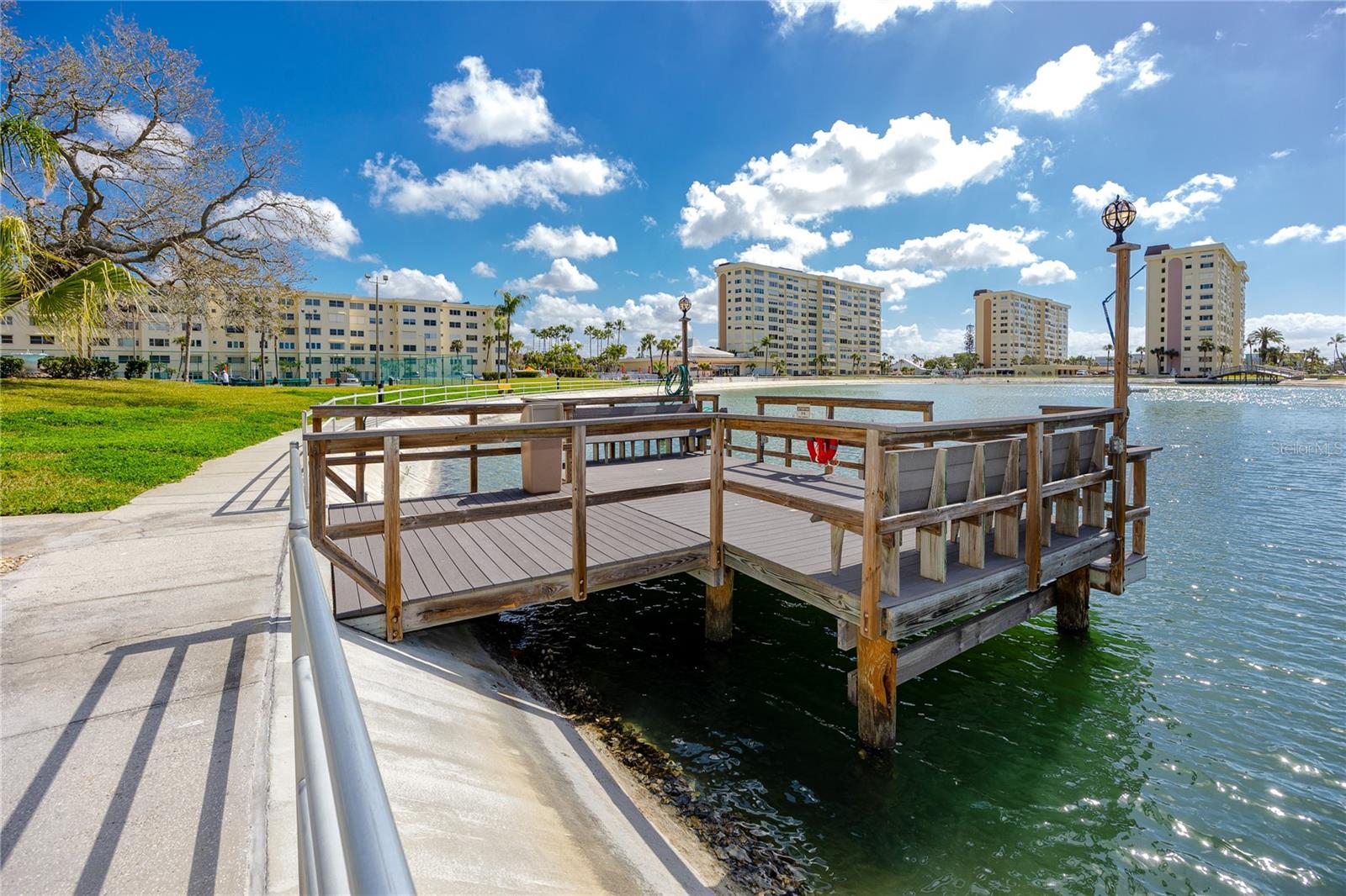 Image 37 of 43 For 4650 Cove Circle 409