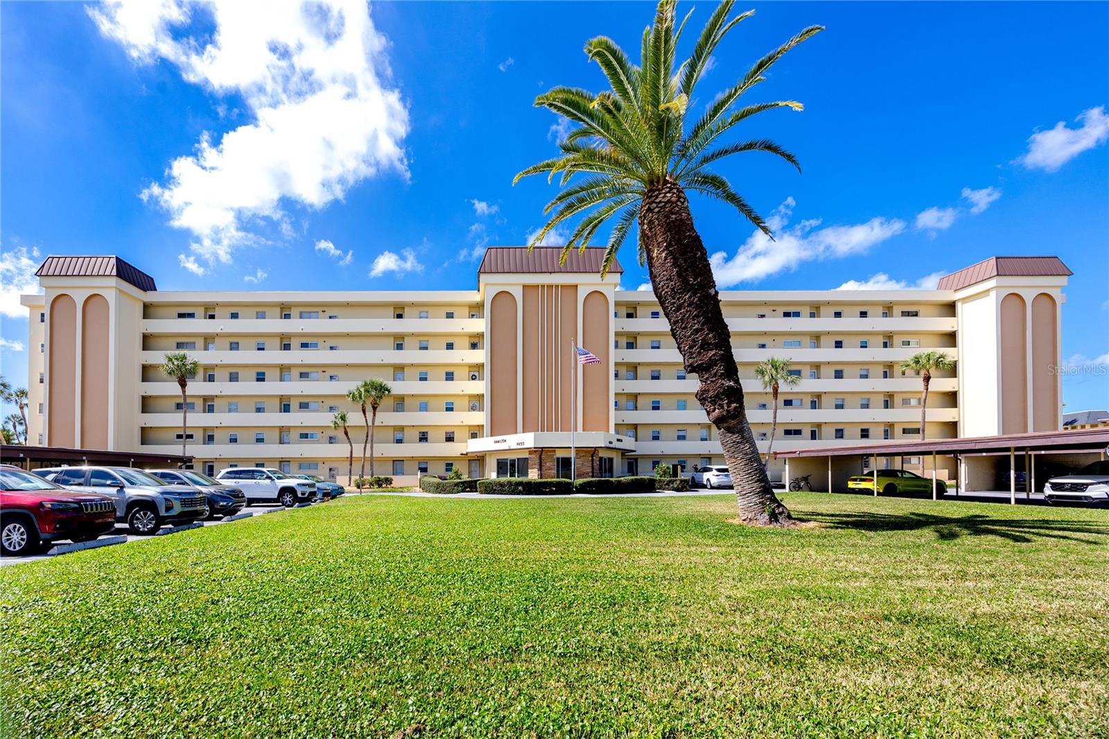 Image 4 of 43 For 4650 Cove Circle 409