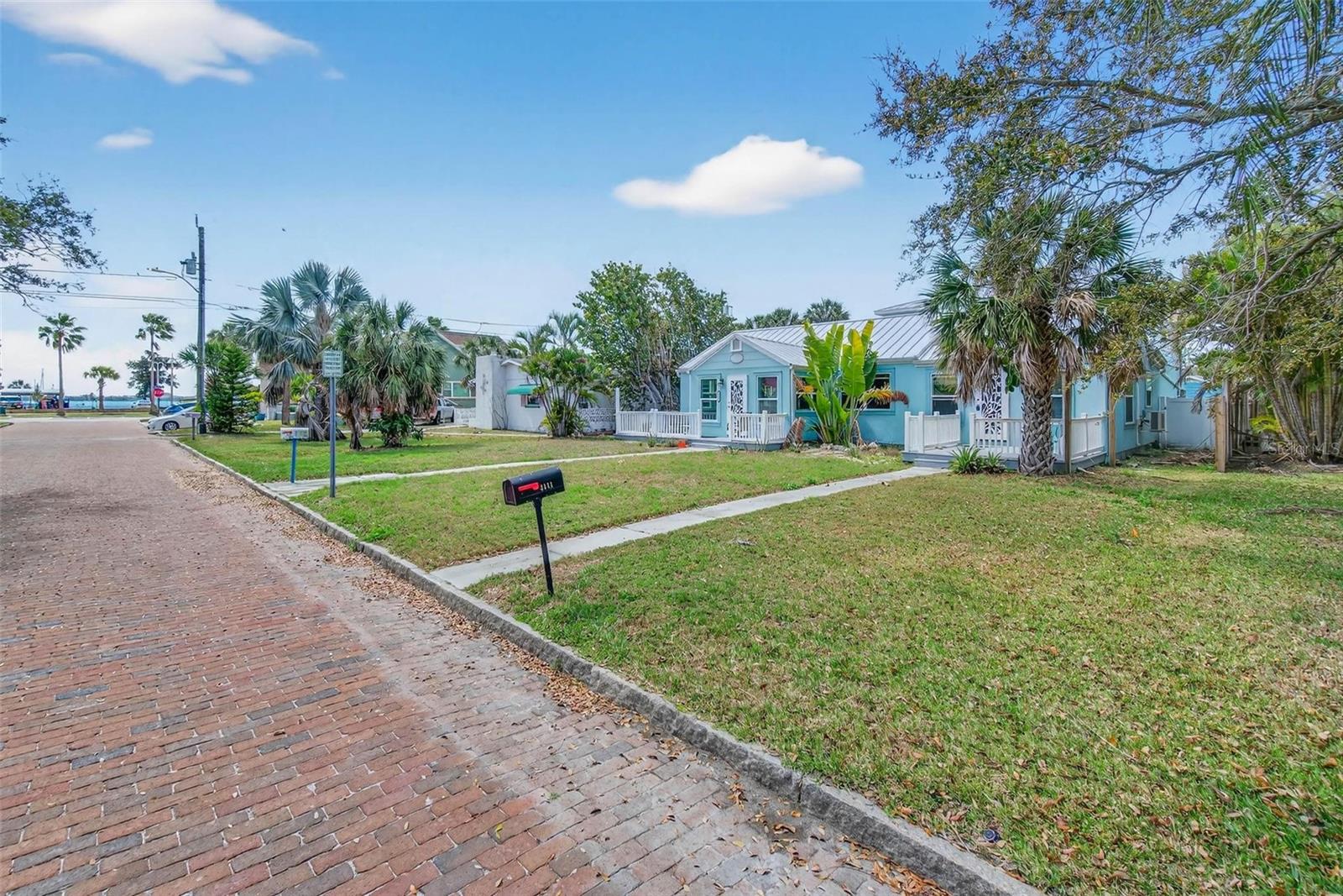 Listing photo id 8 for 3113 57th Street S