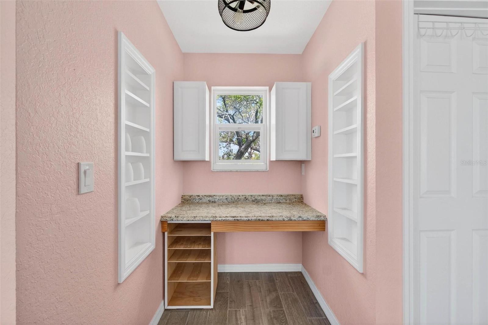 Listing photo id 13 for 3113 57th Street S