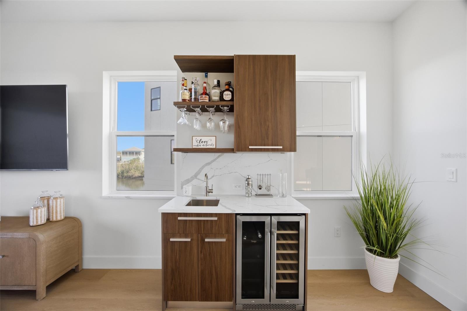 Listing photo id 11 for 5956 Aqua Reserve Boulevard