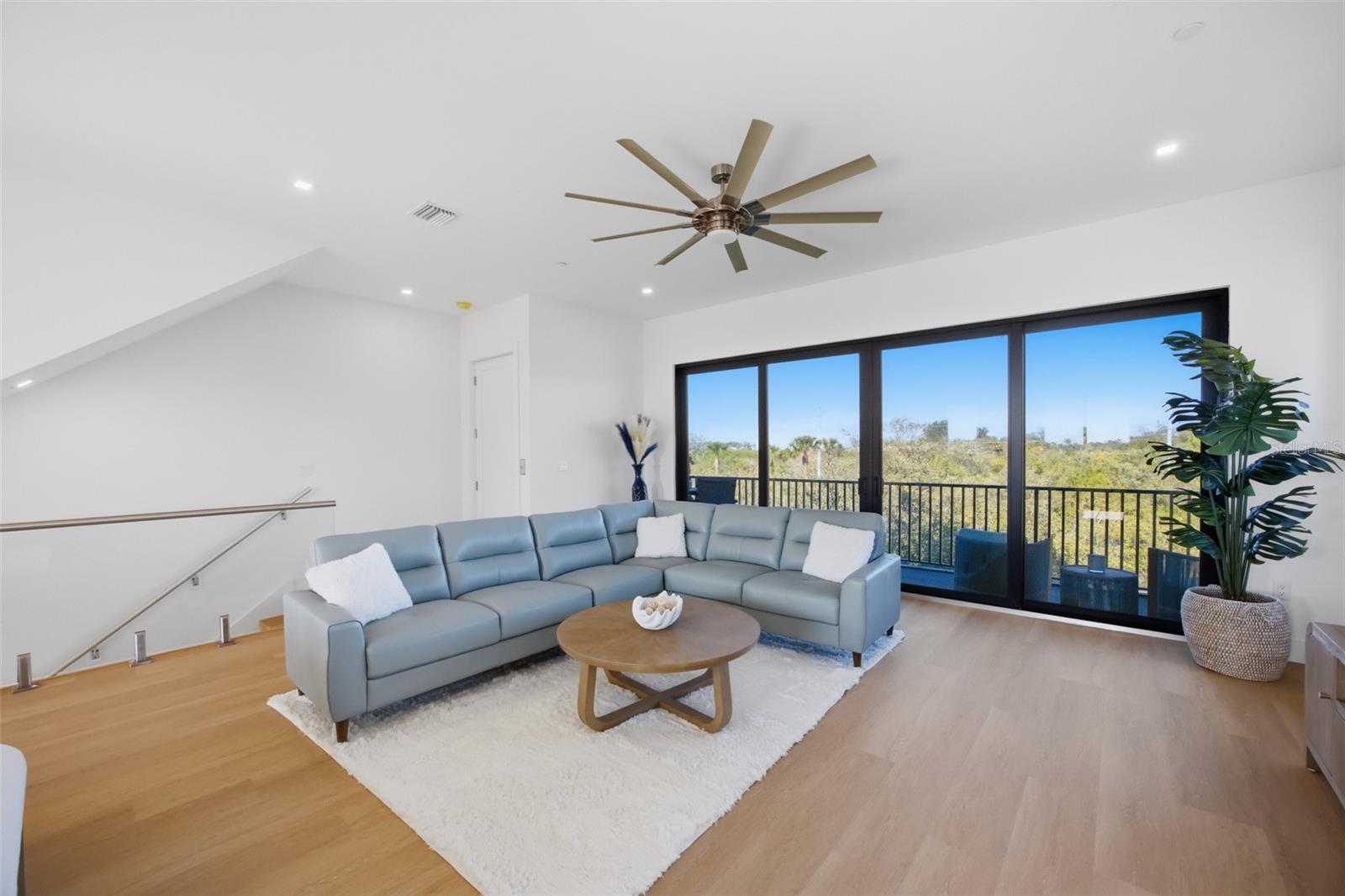 Listing photo id 13 for 5956 Aqua Reserve Boulevard