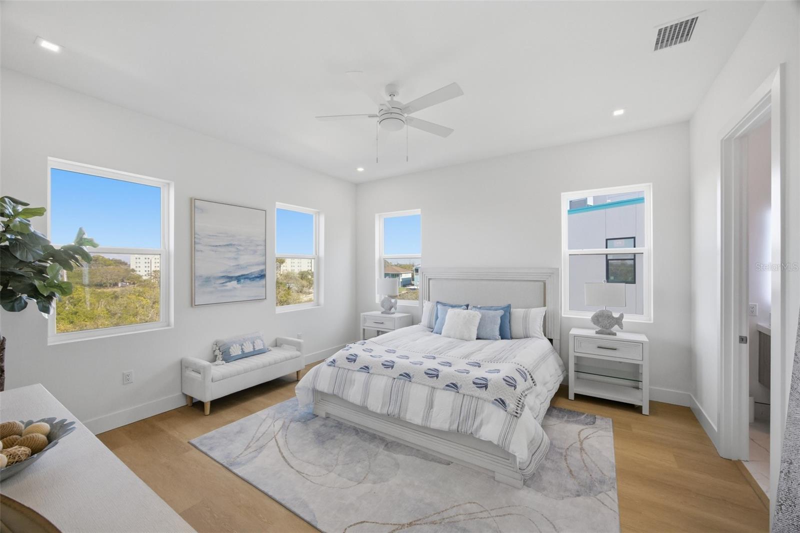 Listing photo id 19 for 5956 Aqua Reserve Boulevard