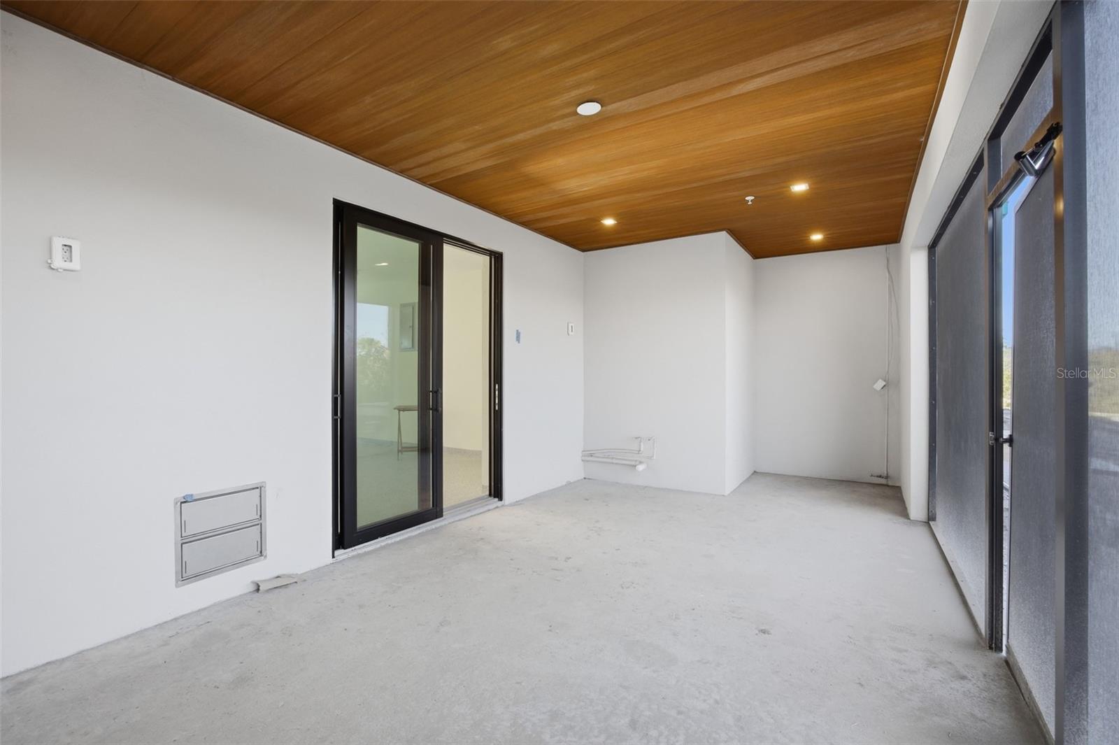 Listing photo id 41 for 5956 Aqua Reserve Boulevard