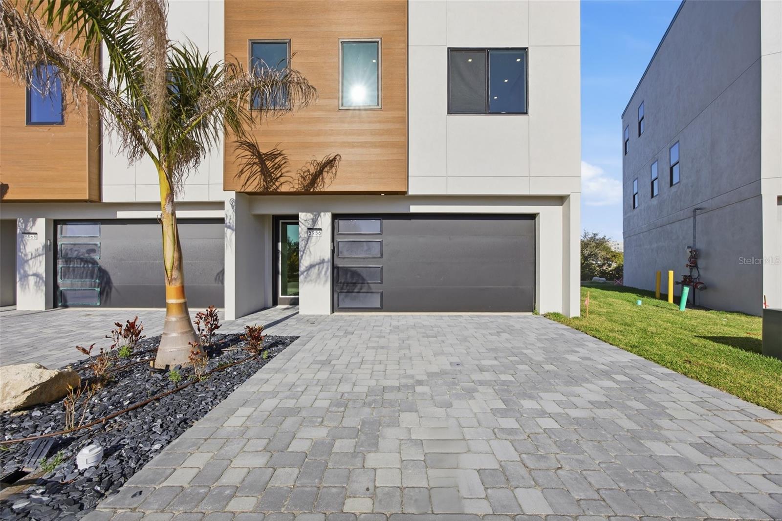 Listing photo id 3 for 5956 Aqua Reserve Boulevard