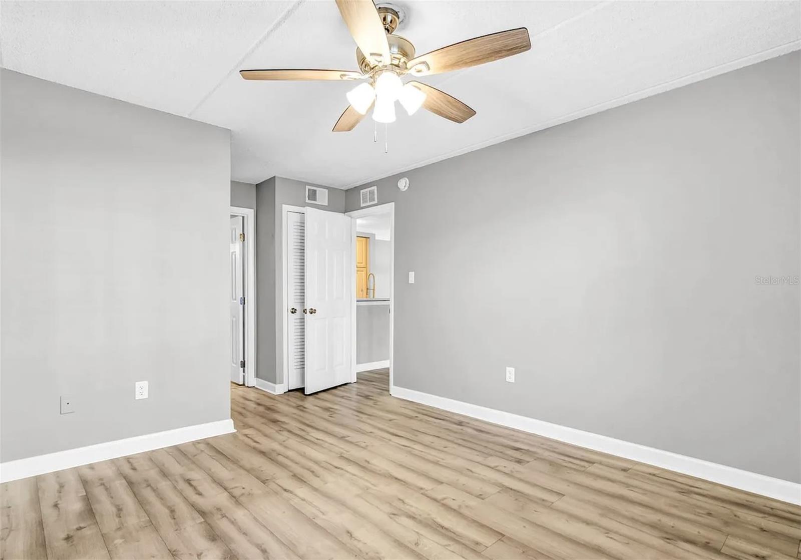 Image 12 of 27 For 5304 Kennedy Boulevard 306