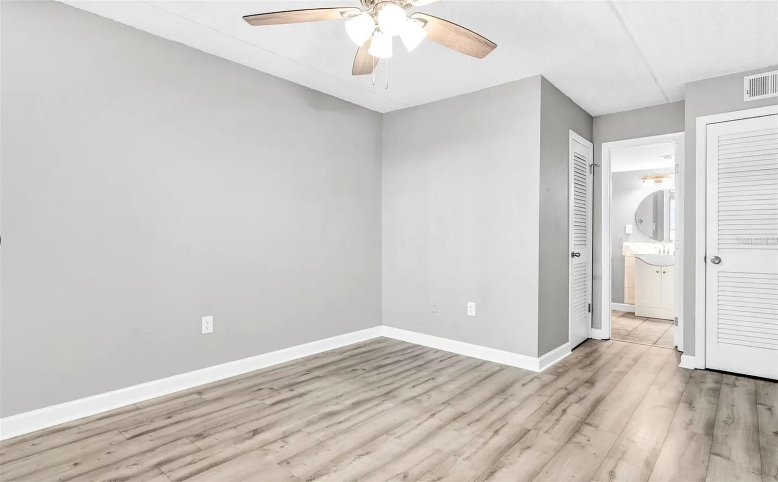 Image 13 of 27 For 5304 Kennedy Boulevard 306