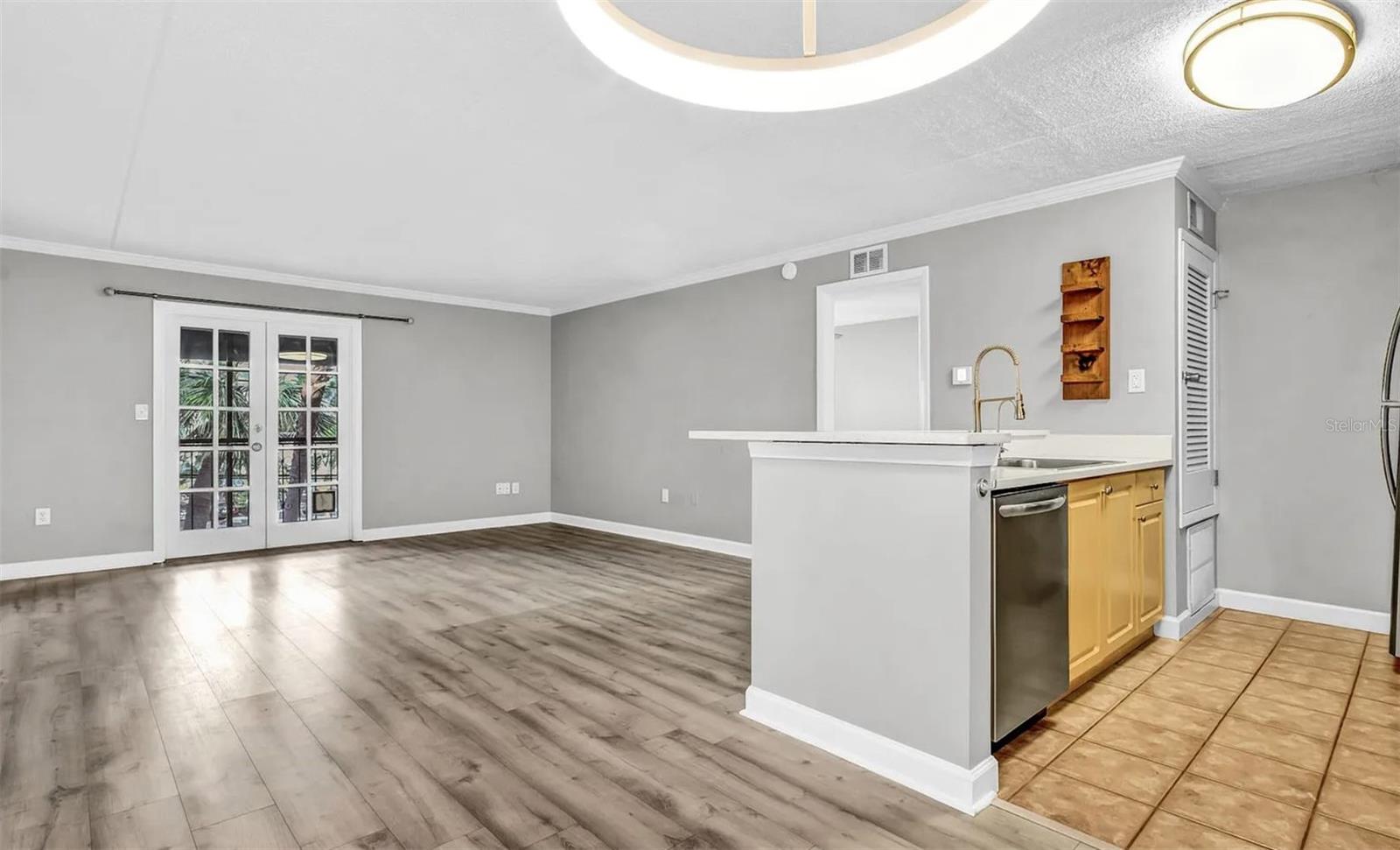 Image 22 of 27 For 5304 Kennedy Boulevard 306