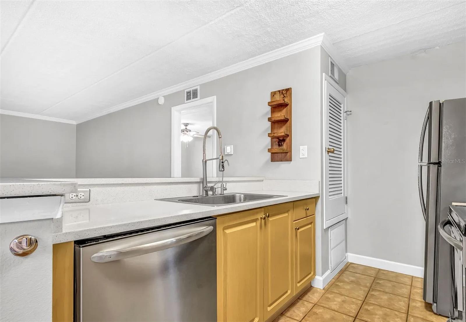 Image 6 of 27 For 5304 Kennedy Boulevard 306