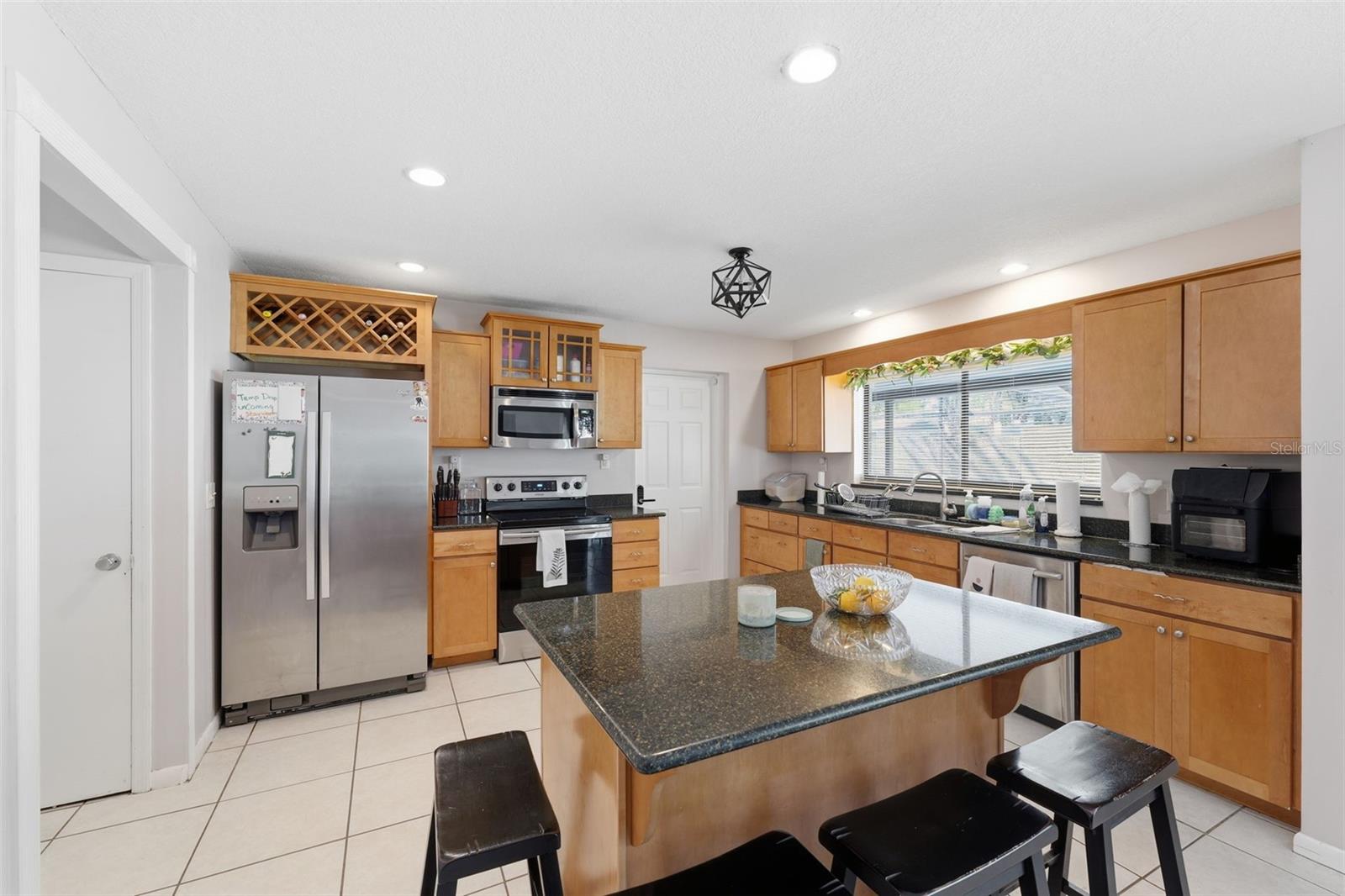 Listing photo id 10 for 12935 Rain Forest Street