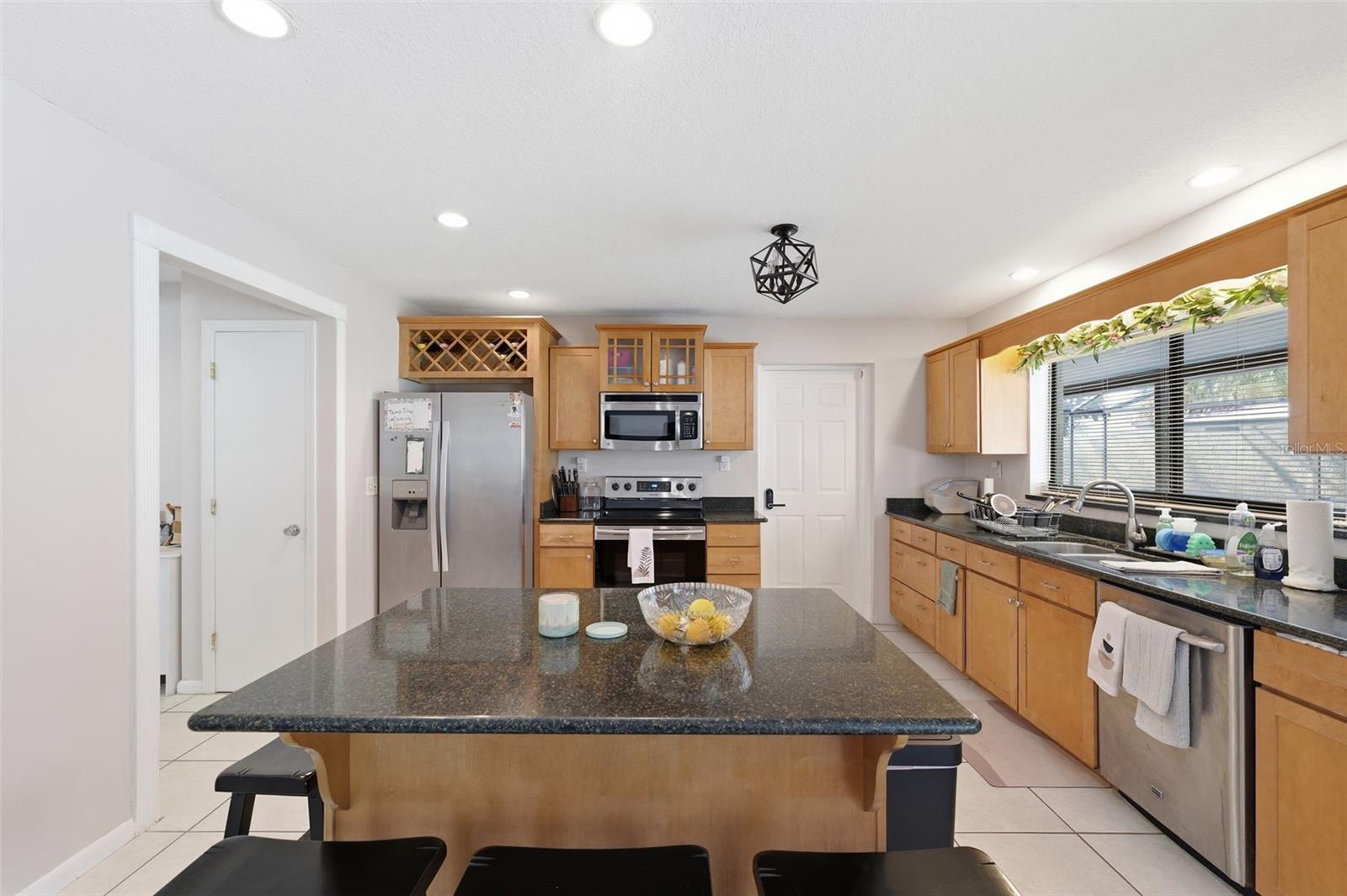 Listing photo id 11 for 12935 Rain Forest Street