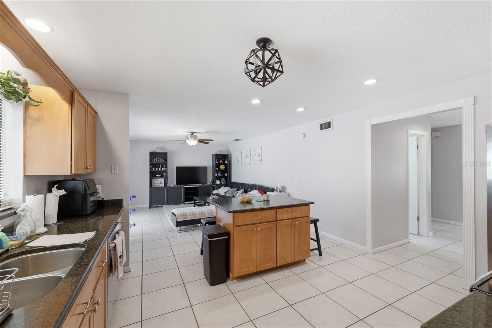 Listing photo id 12 for 12935 Rain Forest Street