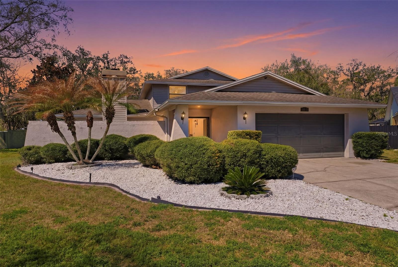 Listing photo id 0 for 12935 Rain Forest Street