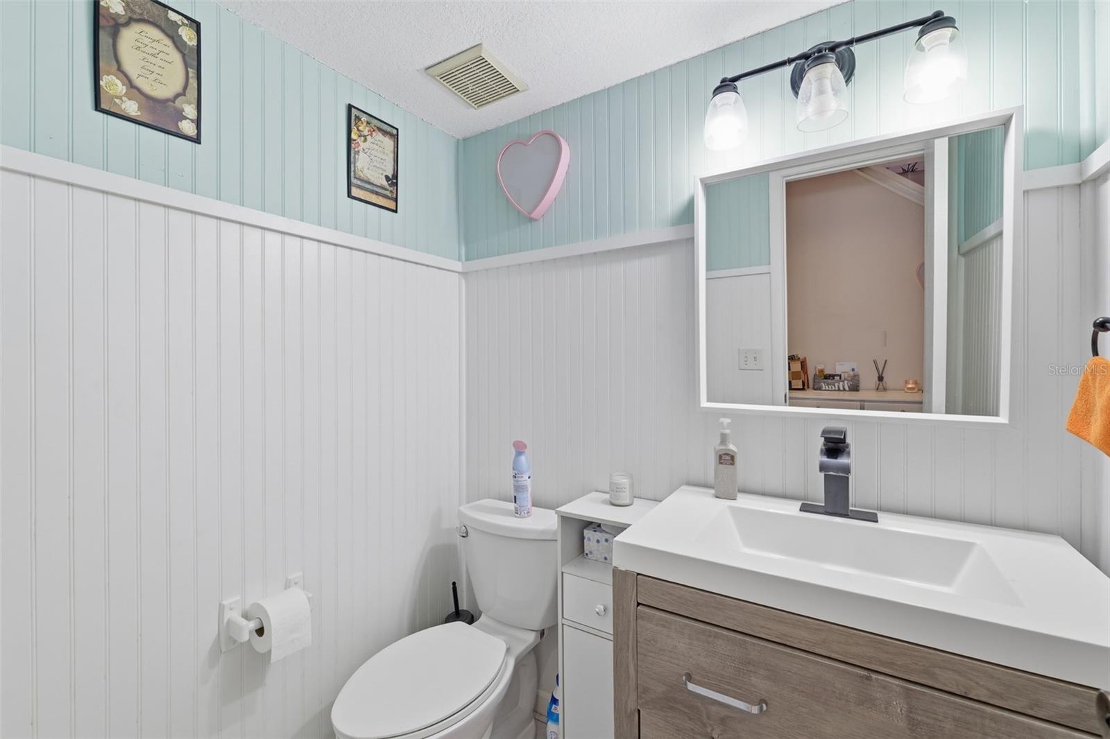 Listing photo id 18 for 12935 Rain Forest Street