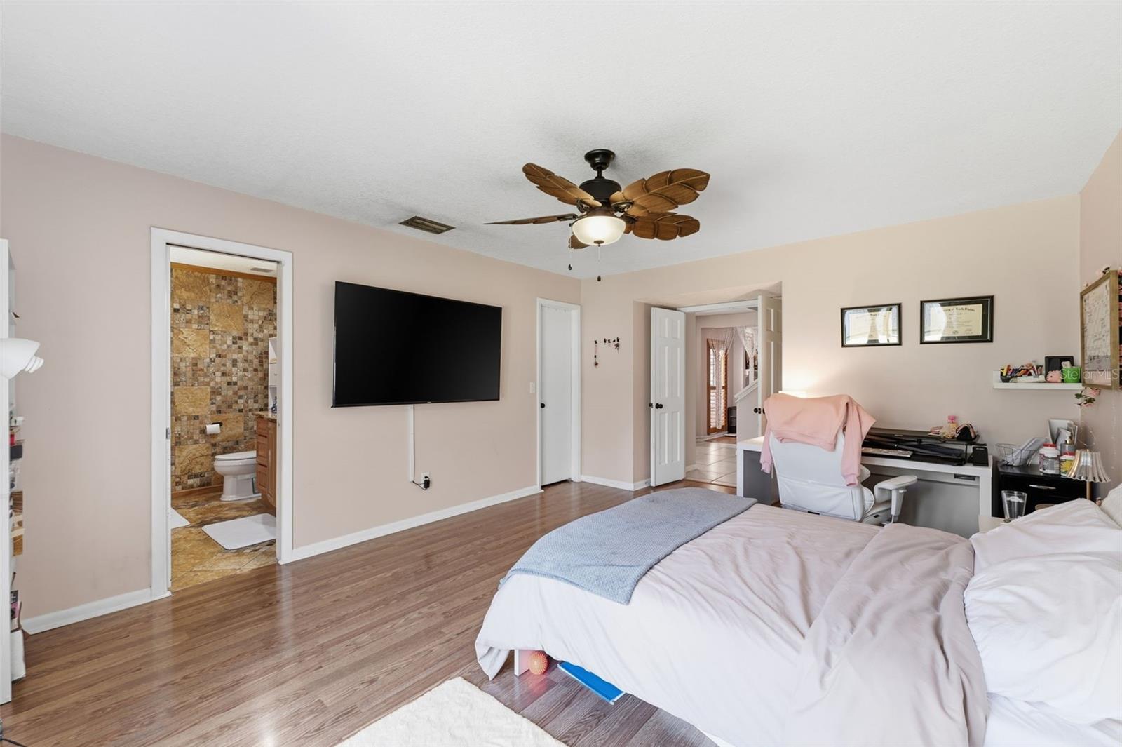 Listing photo id 20 for 12935 Rain Forest Street