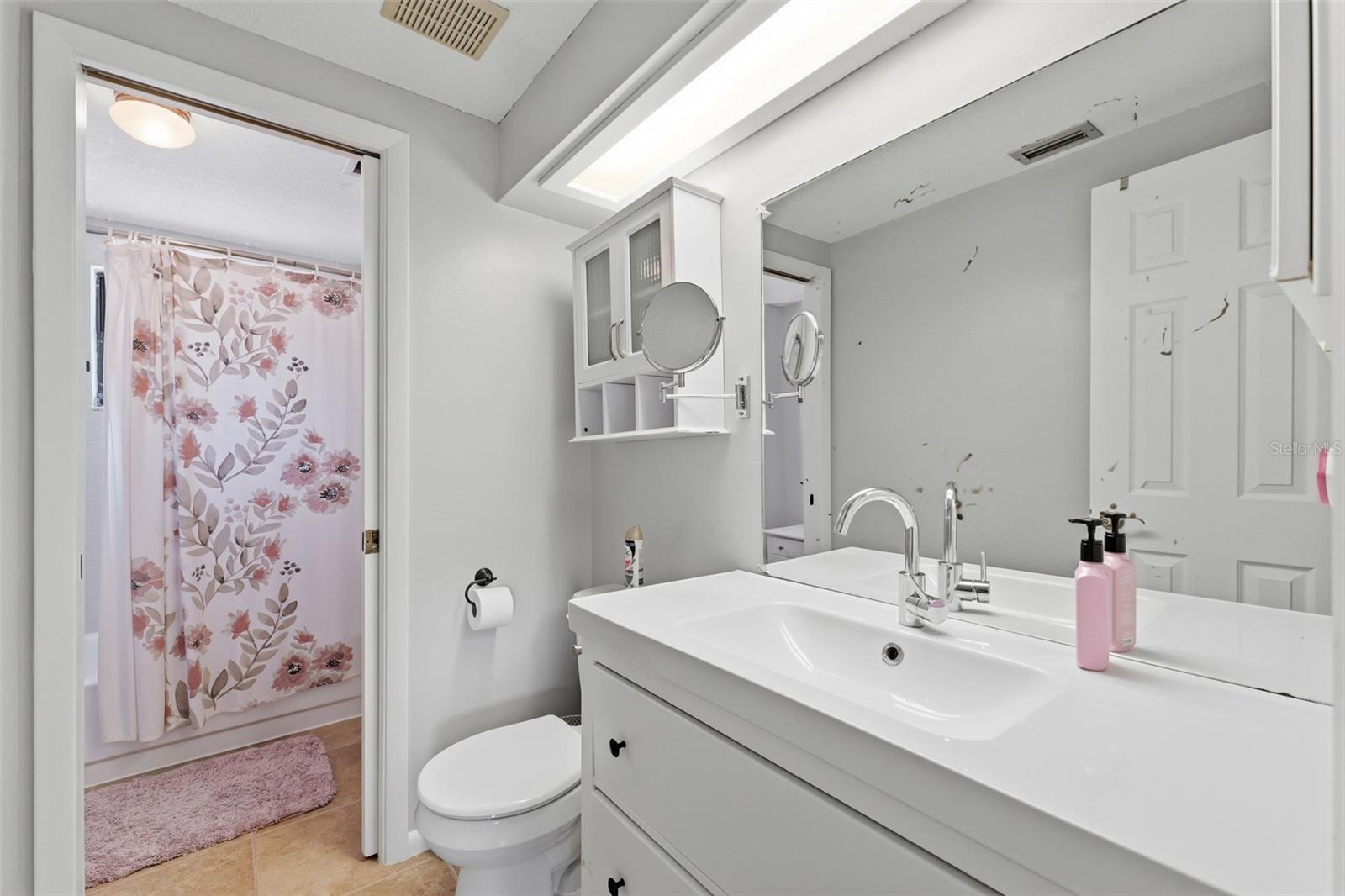 Listing photo id 24 for 12935 Rain Forest Street