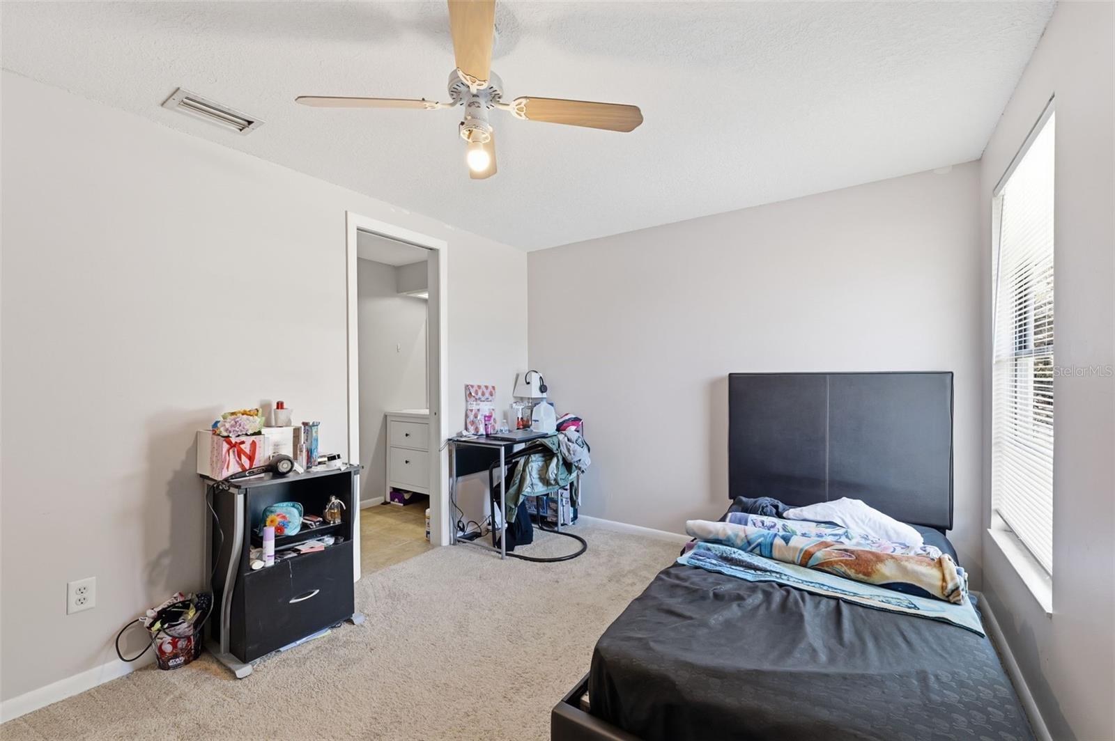 Listing photo id 29 for 12935 Rain Forest Street