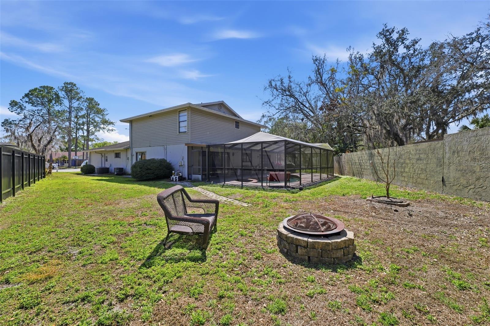 Listing photo id 37 for 12935 Rain Forest Street