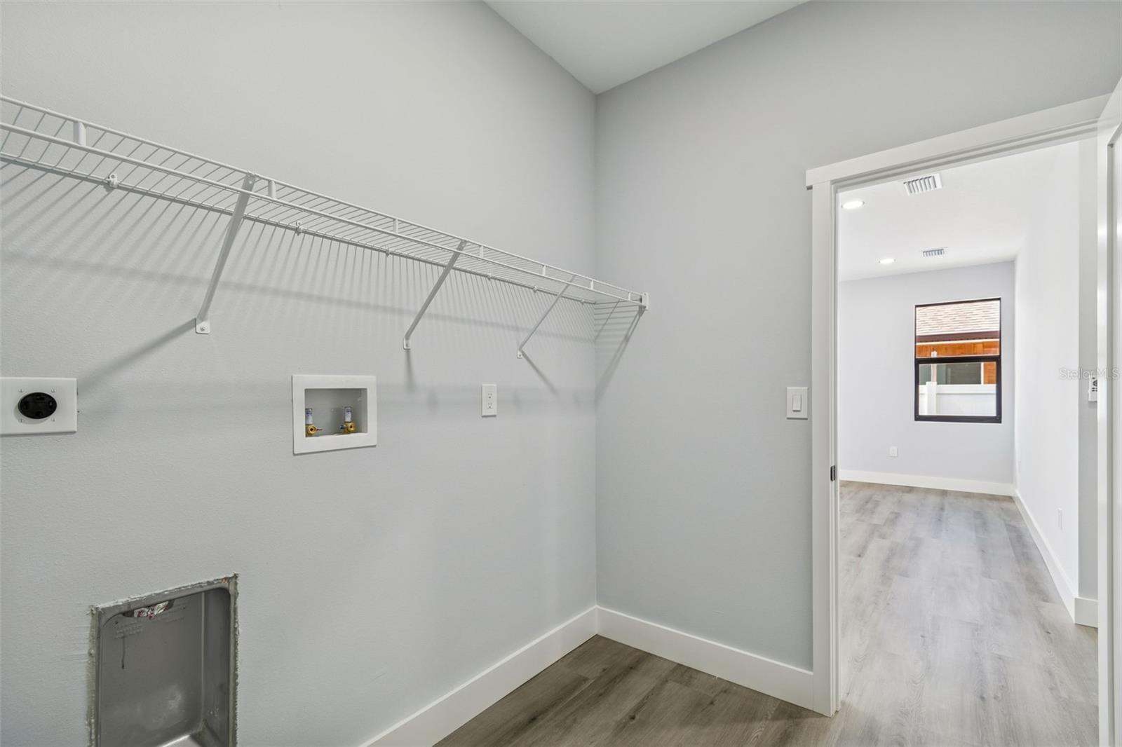 Listing photo id 12 for 5140 70th Avenue N