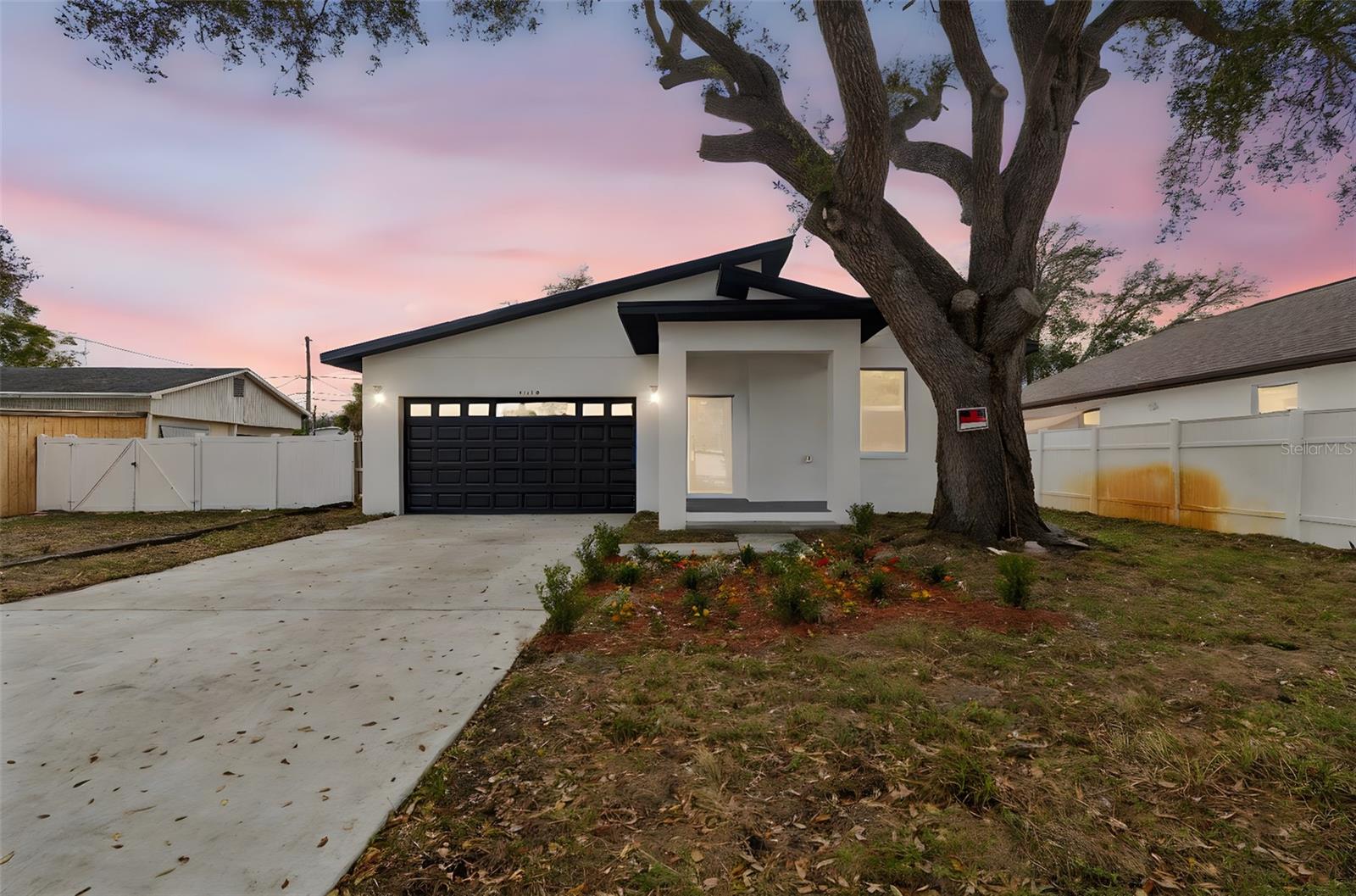 Listing photo id 0 for 5140 70th Avenue N