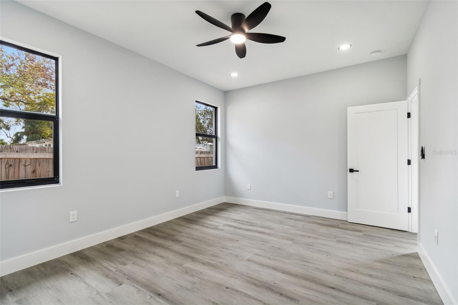 Listing photo id 25 for 5140 70th Avenue N