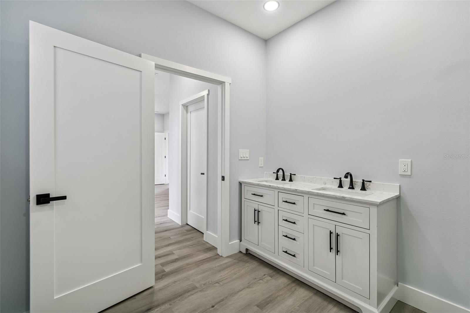 Listing photo id 33 for 5140 70th Avenue N