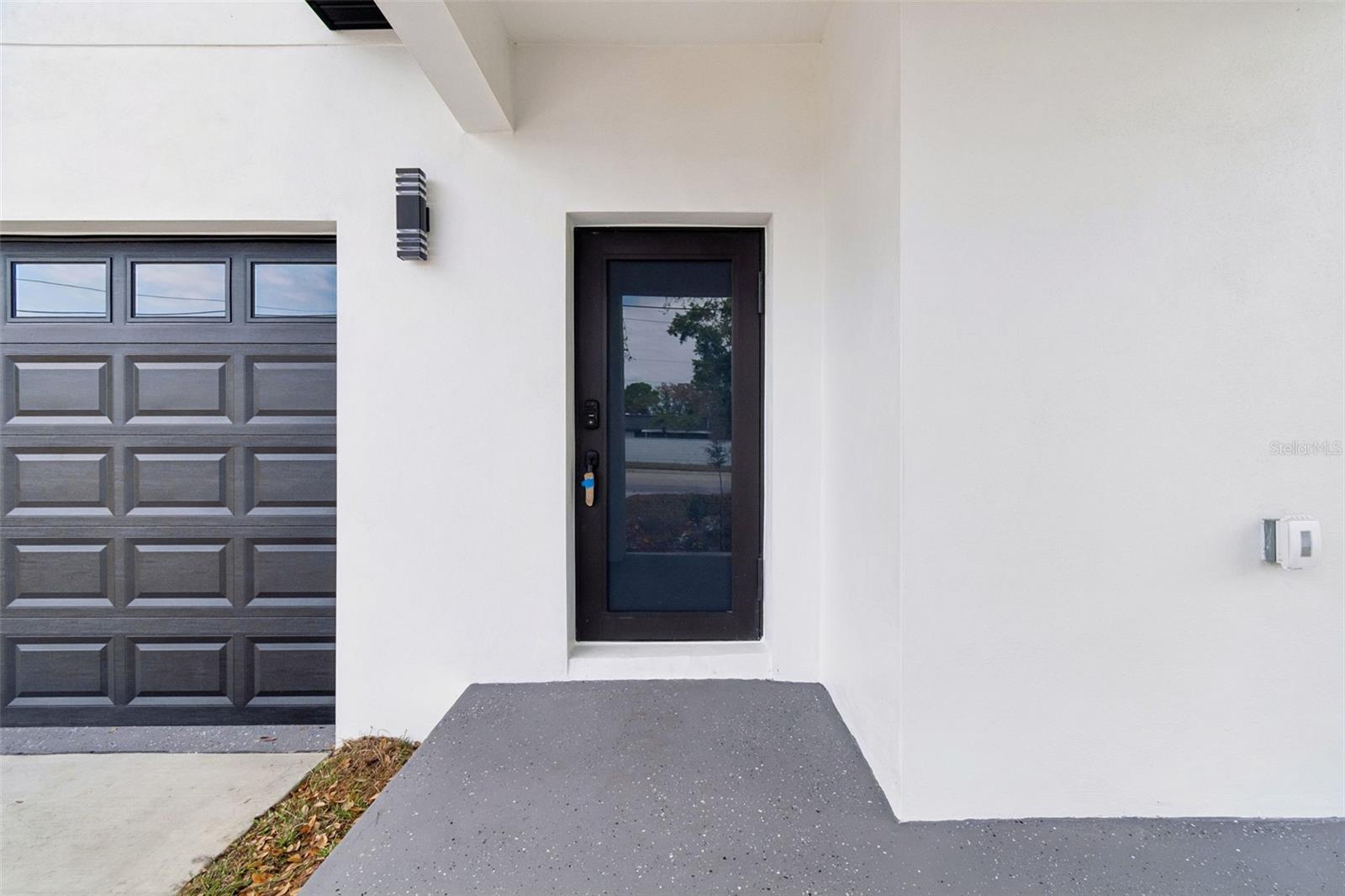 Listing photo id 2 for 5140 70th Avenue N