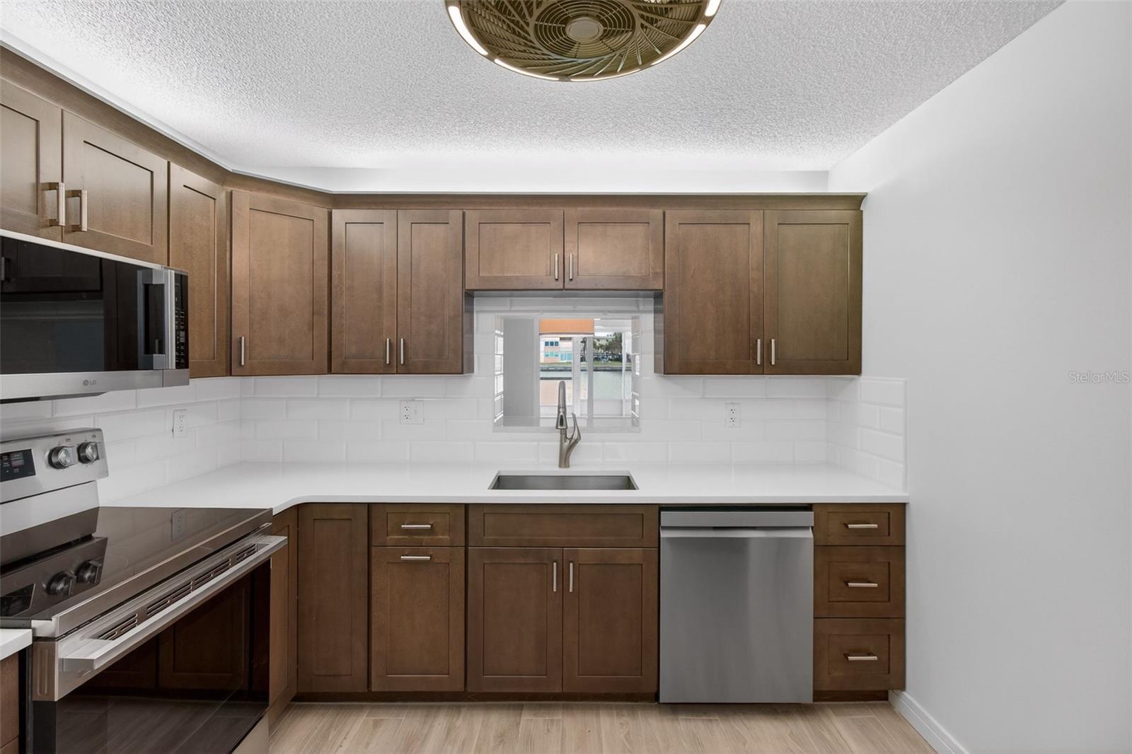 Image 10 of 66 For 7645 Sun Island Drive S 103