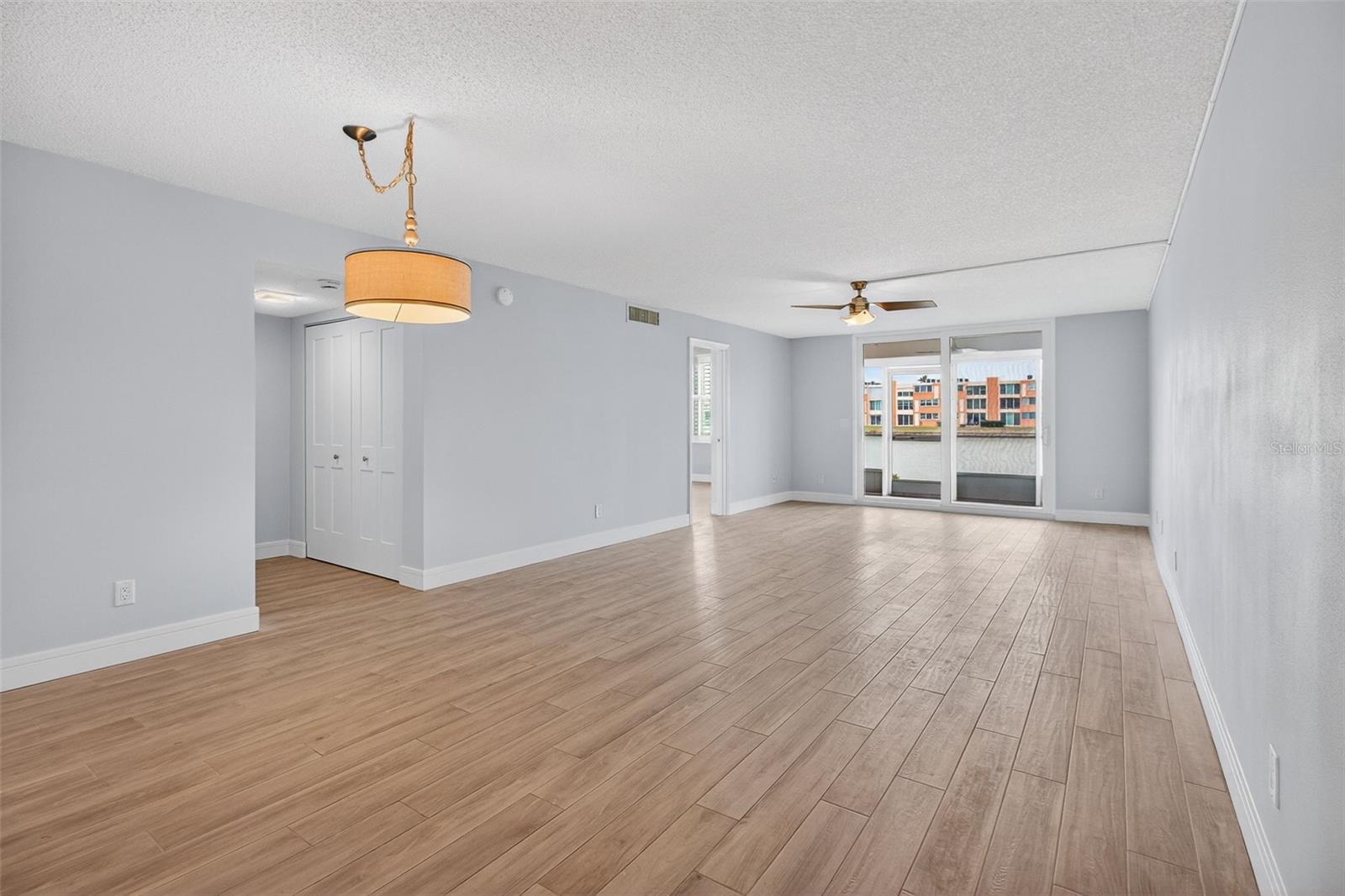 Image 13 of 66 For 7645 Sun Island Drive S 103