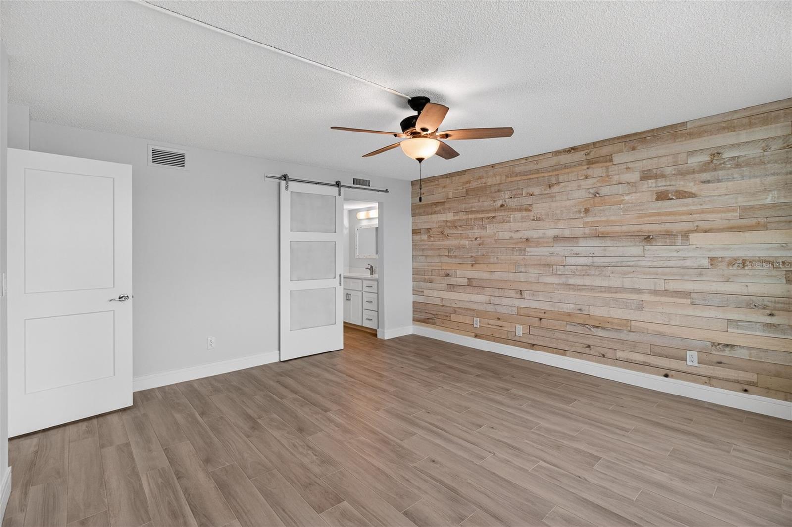 Image 14 of 66 For 7645 Sun Island Drive S 103