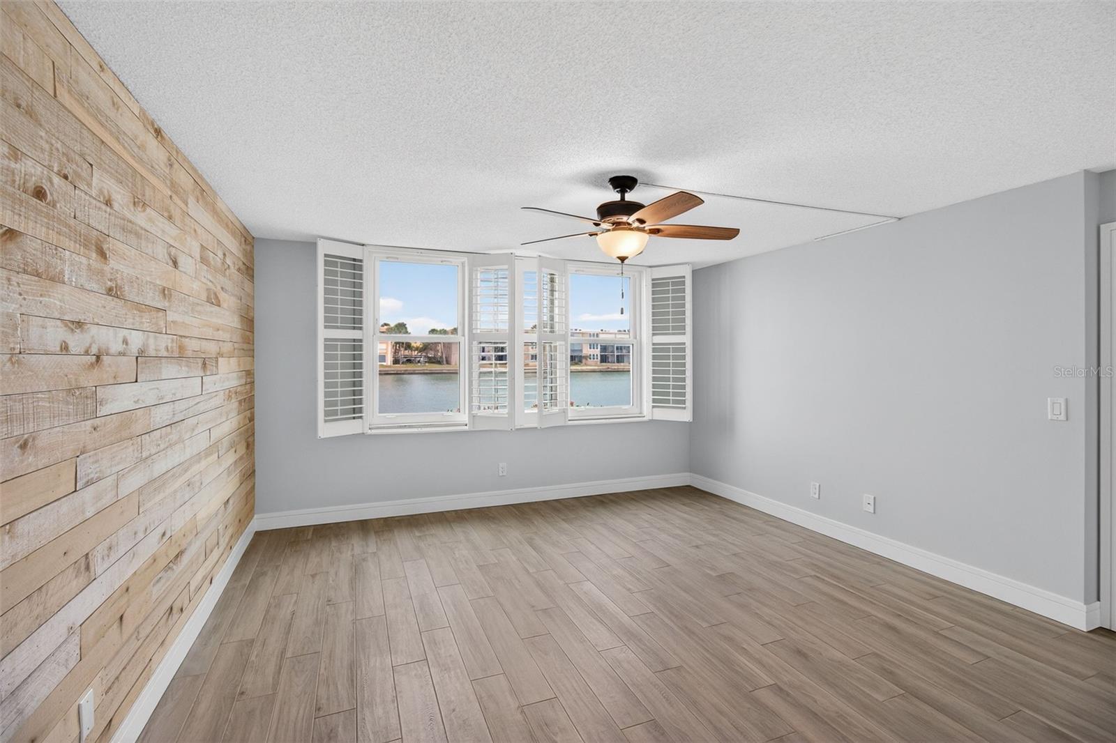 Image 16 of 66 For 7645 Sun Island Drive S 103