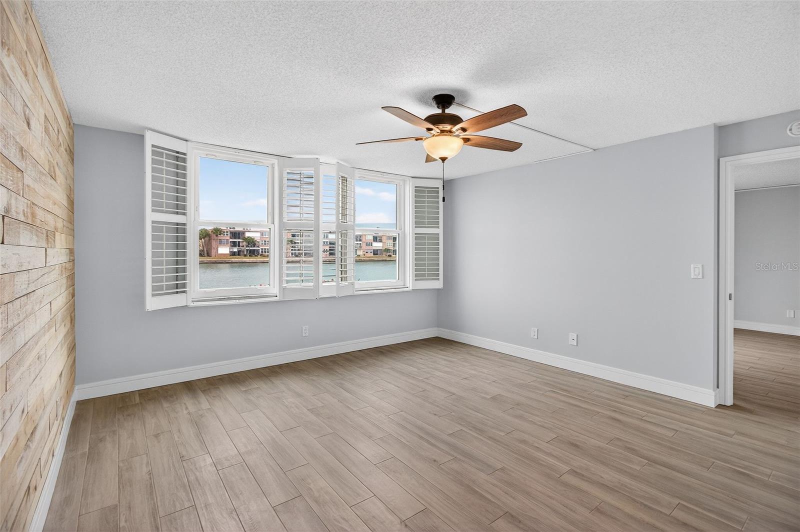 Image 17 of 66 For 7645 Sun Island Drive S 103