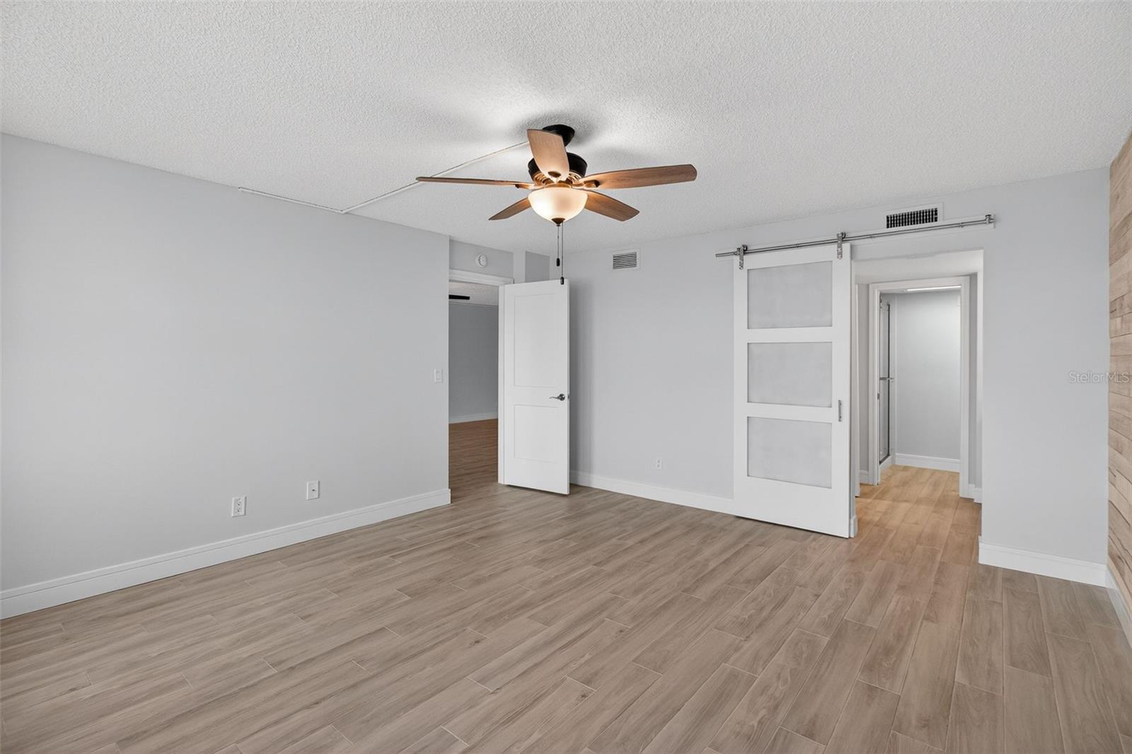 Image 18 of 66 For 7645 Sun Island Drive S 103