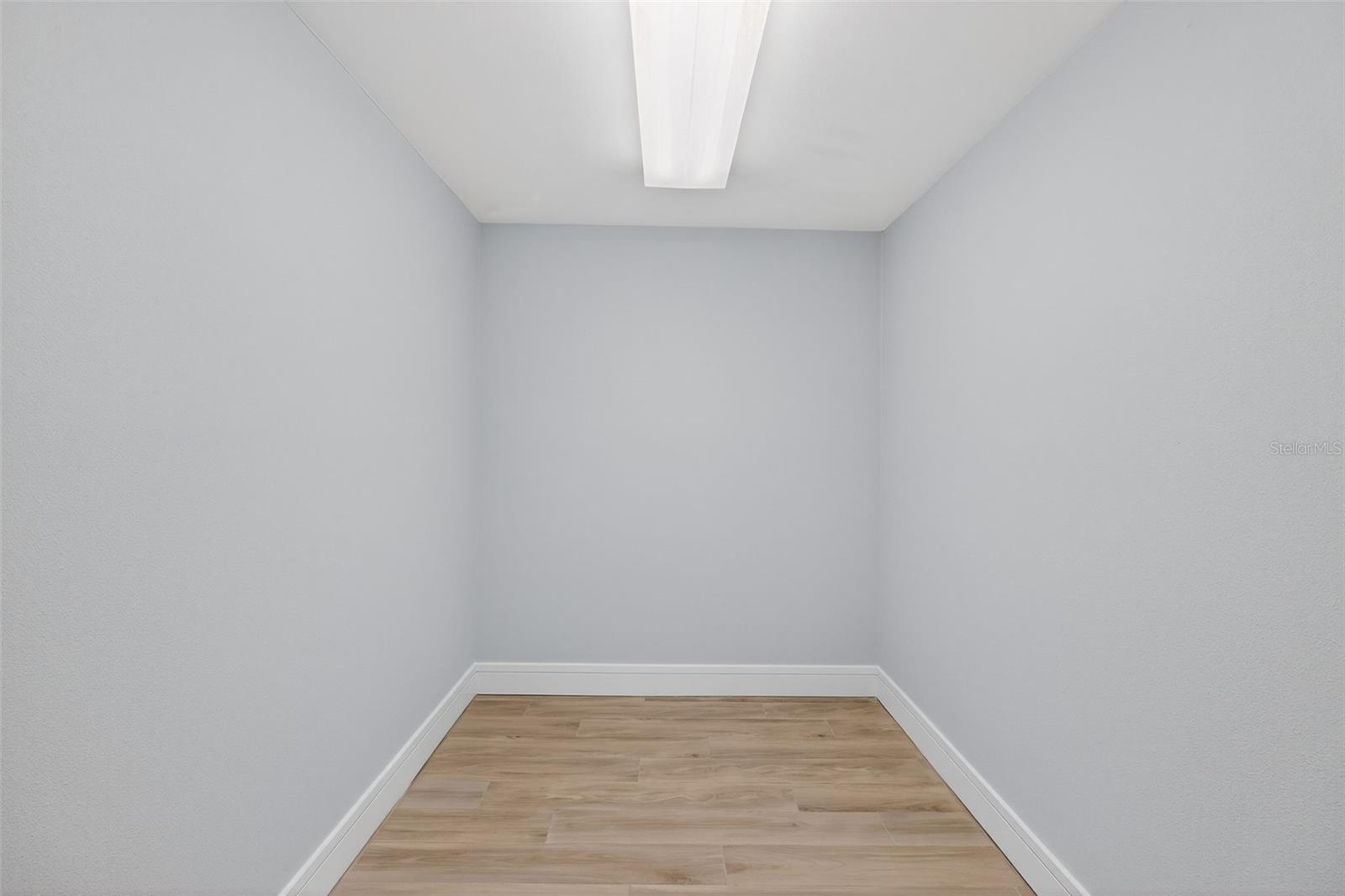 Image 19 of 66 For 7645 Sun Island Drive S 103