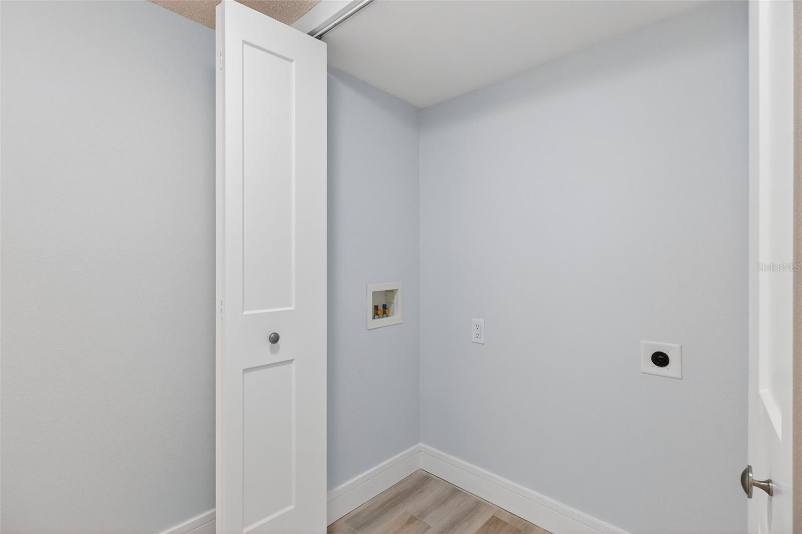 Image 25 of 66 For 7645 Sun Island Drive S 103