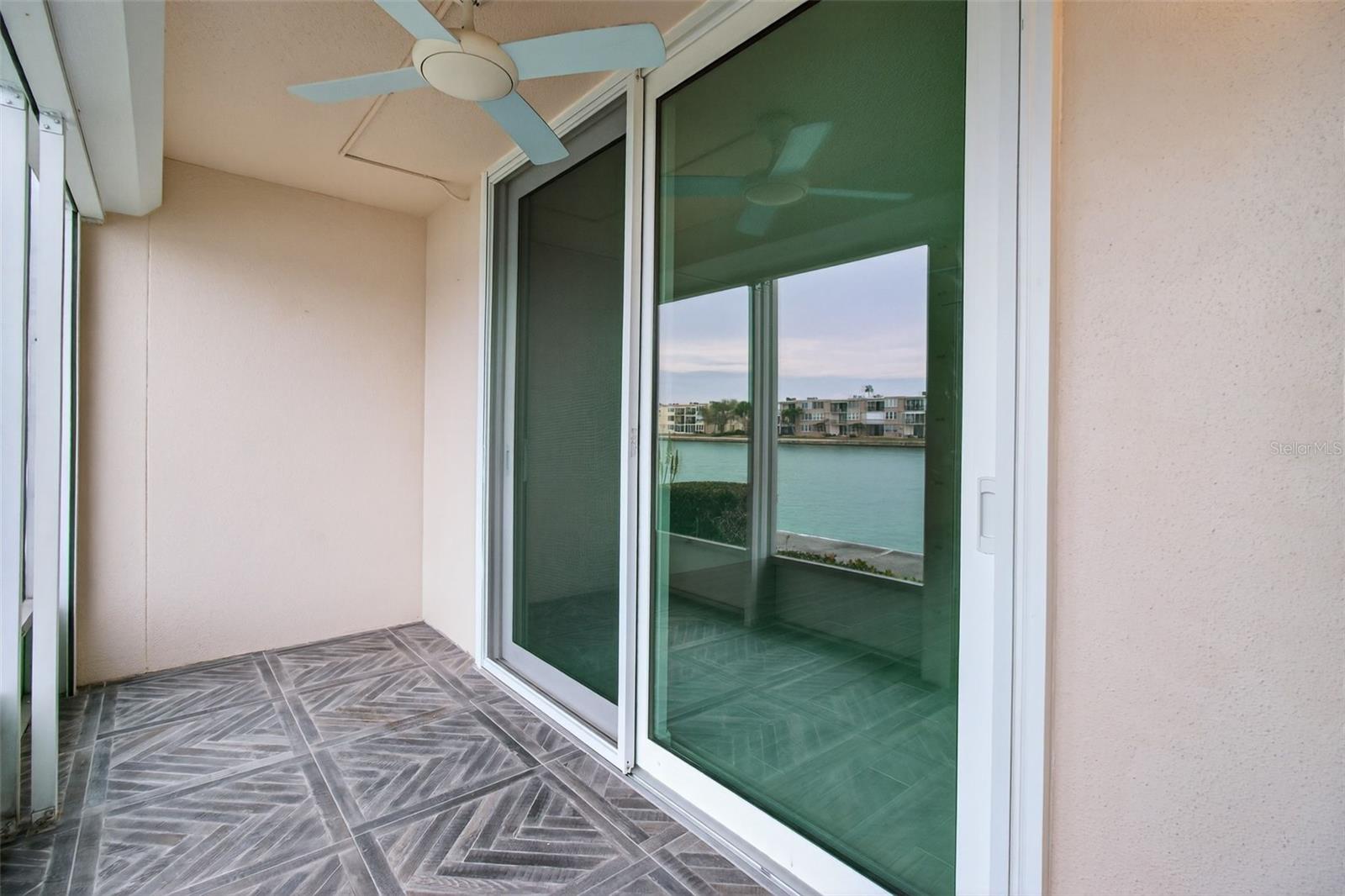 Image 26 of 66 For 7645 Sun Island Drive S 103