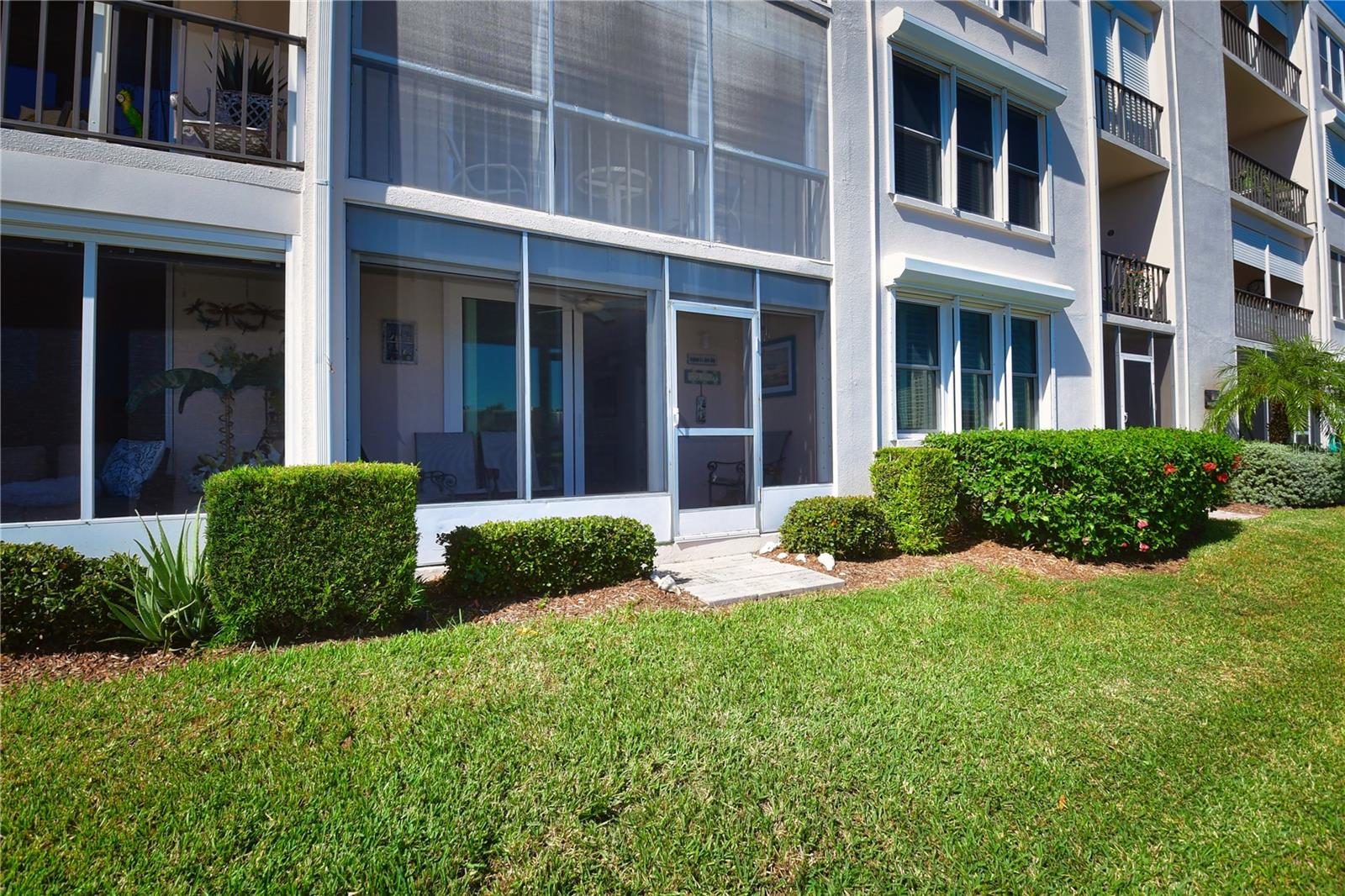 Image 28 of 66 For 7645 Sun Island Drive S 103