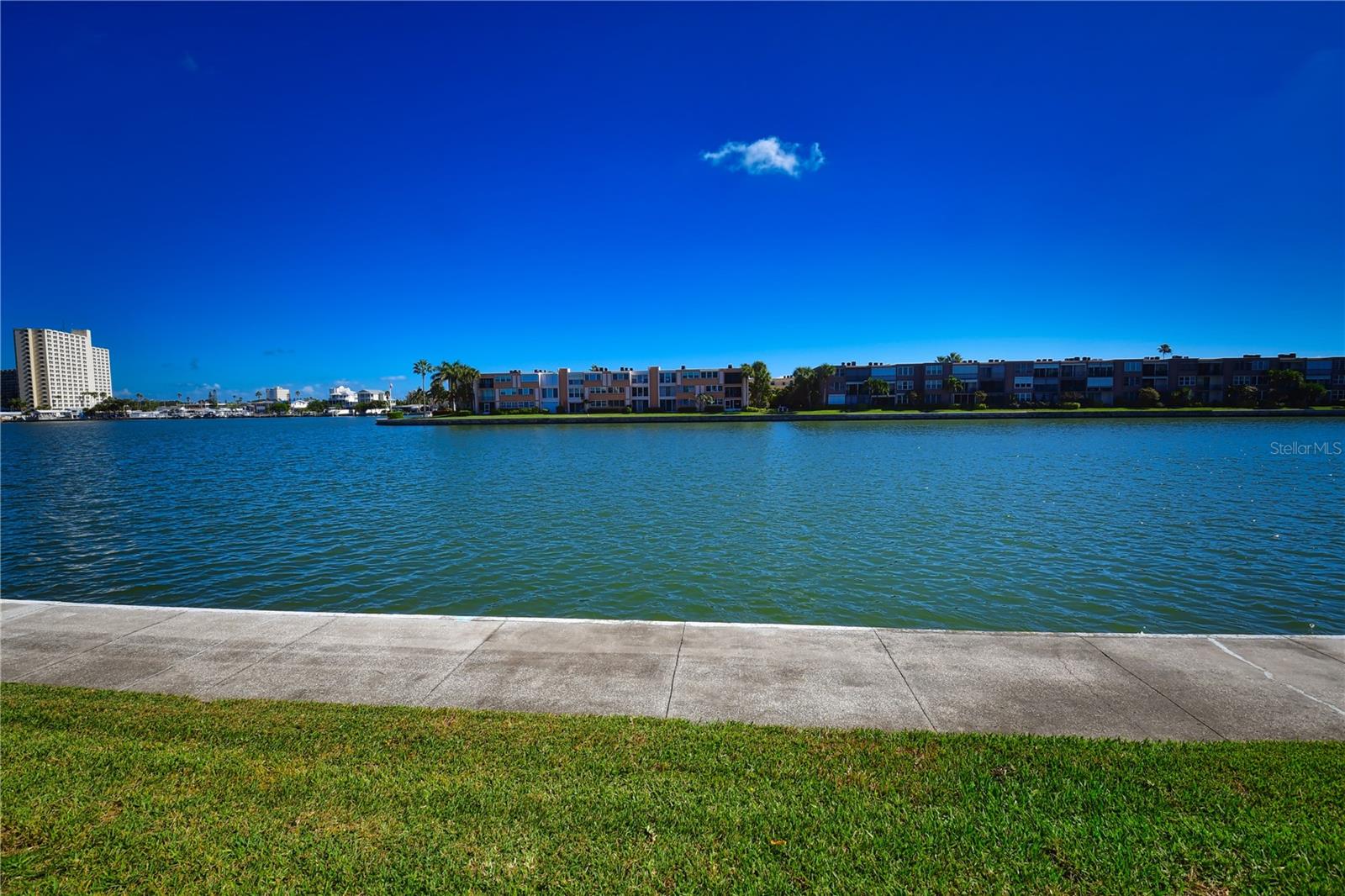 Image 34 of 66 For 7645 Sun Island Drive S 103