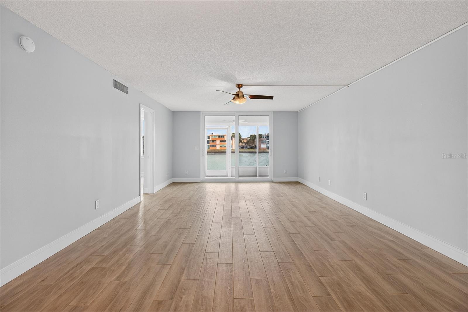 Image 4 of 66 For 7645 Sun Island Drive S 103