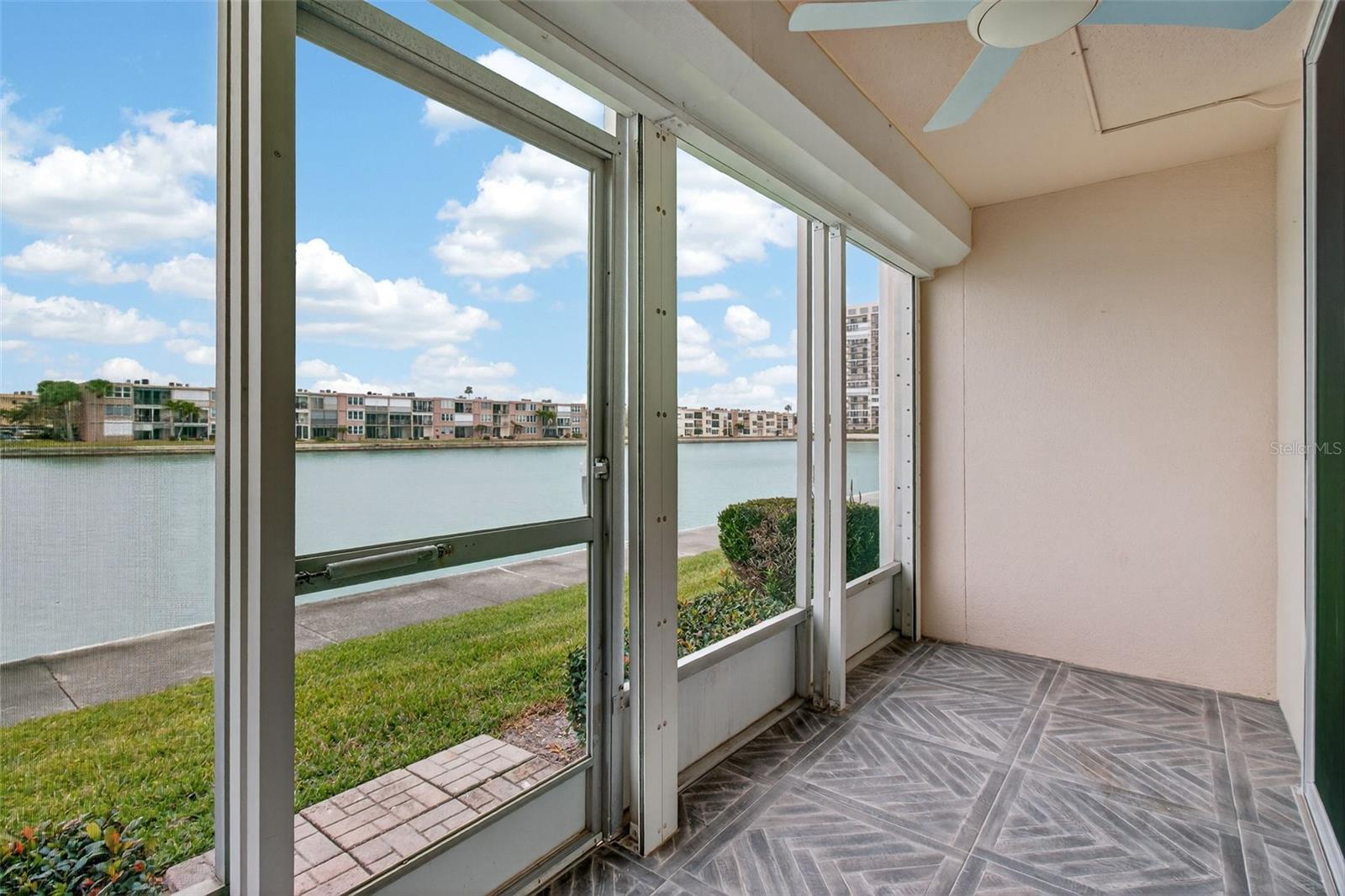 Image 5 of 66 For 7645 Sun Island Drive S 103