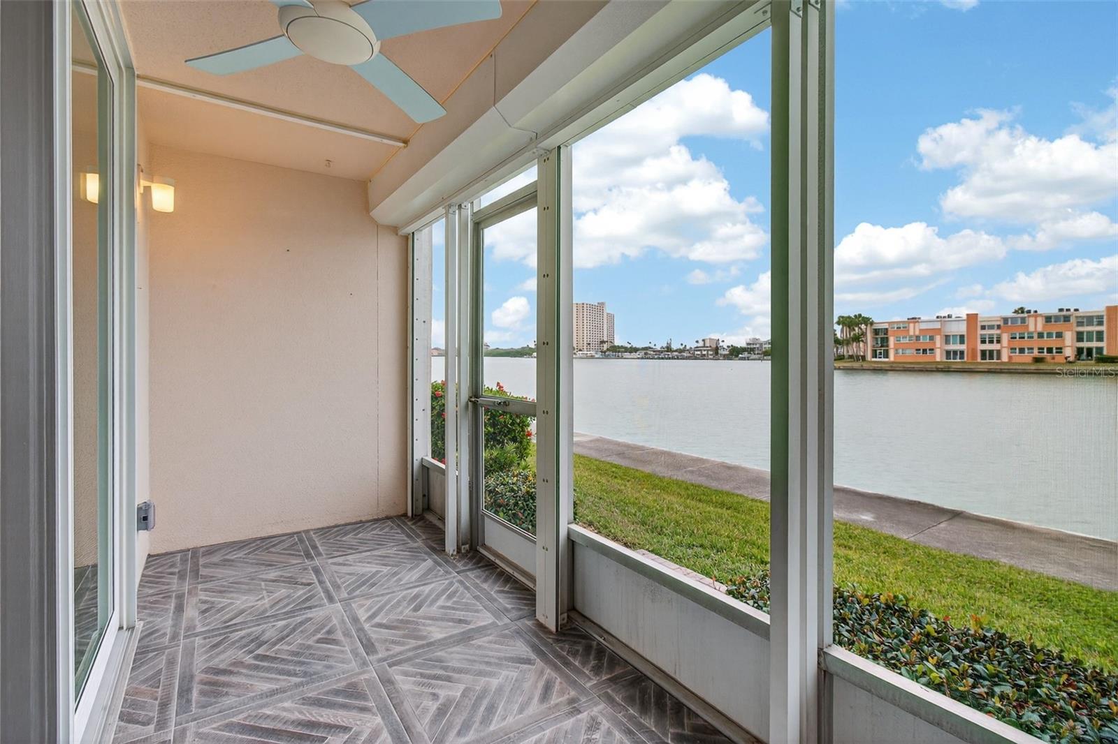 Image 6 of 66 For 7645 Sun Island Drive S 103