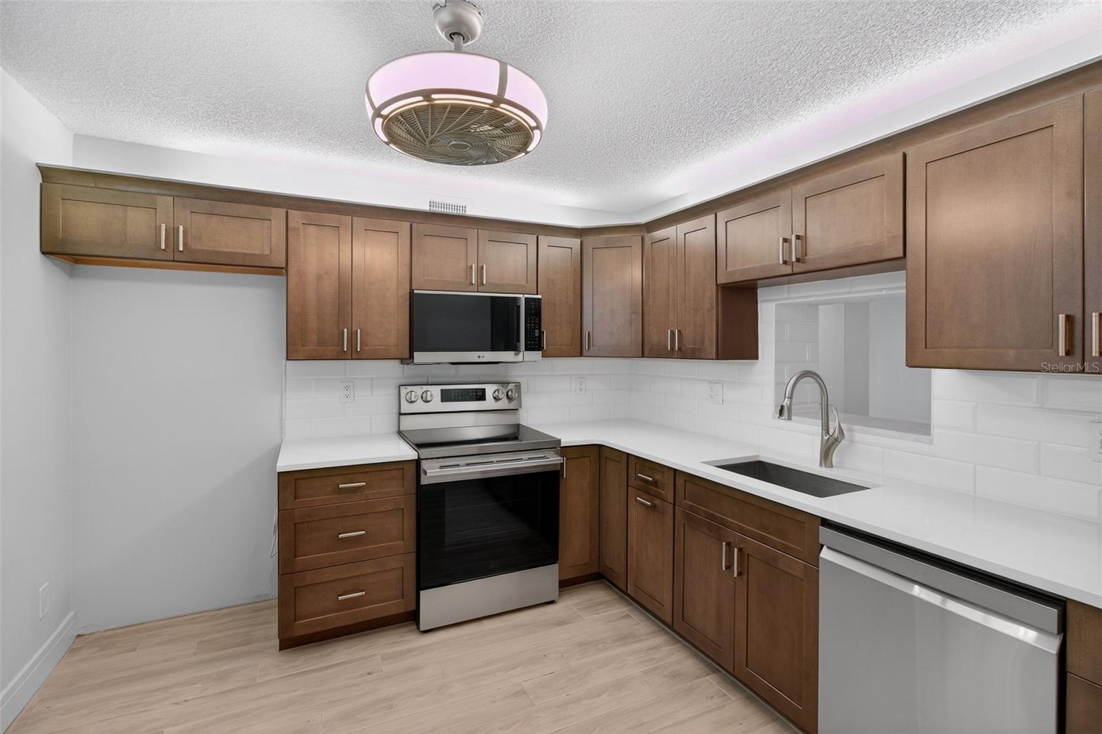 Image 8 of 66 For 7645 Sun Island Drive S 103