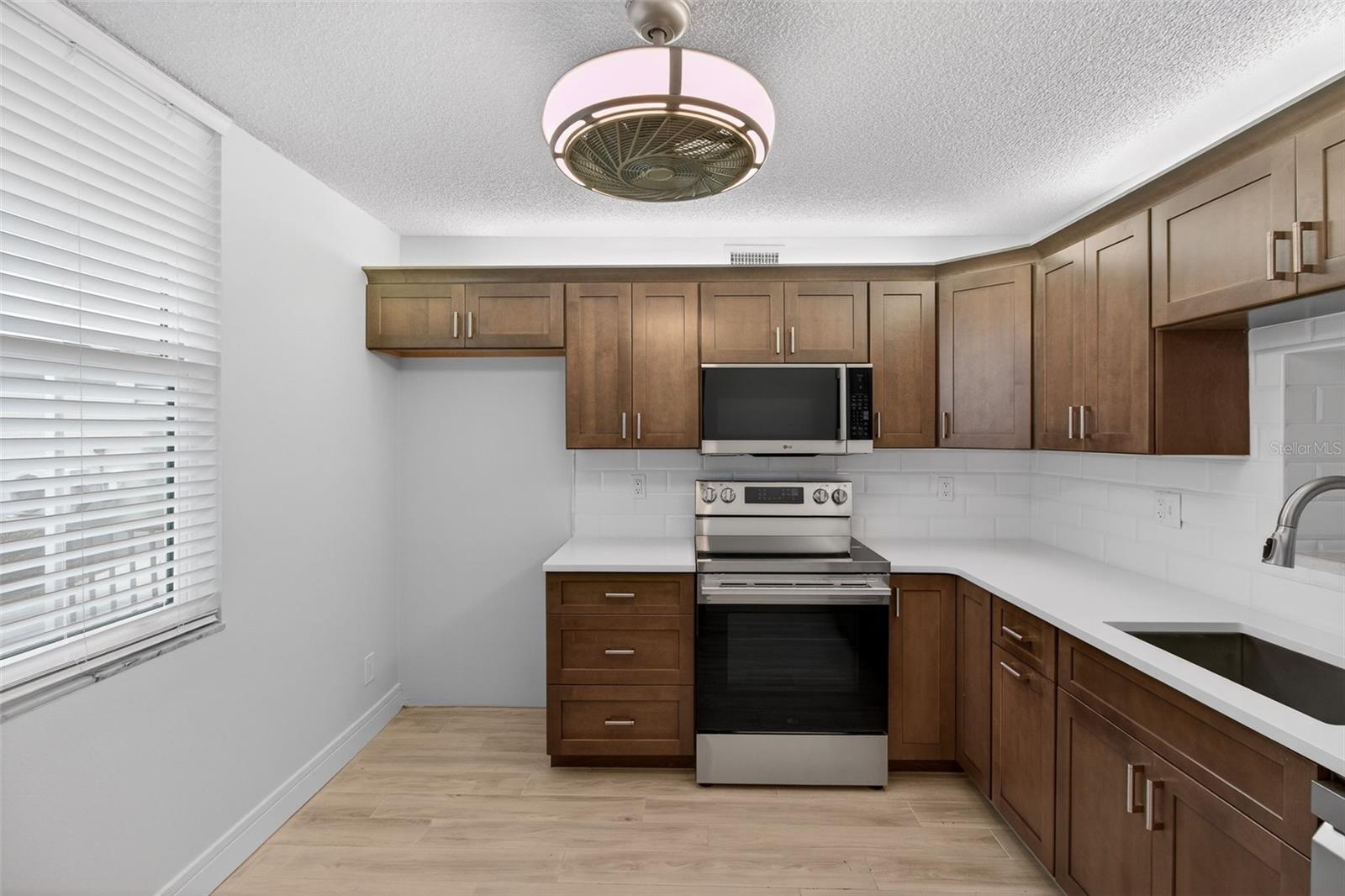 Image 9 of 66 For 7645 Sun Island Drive S 103