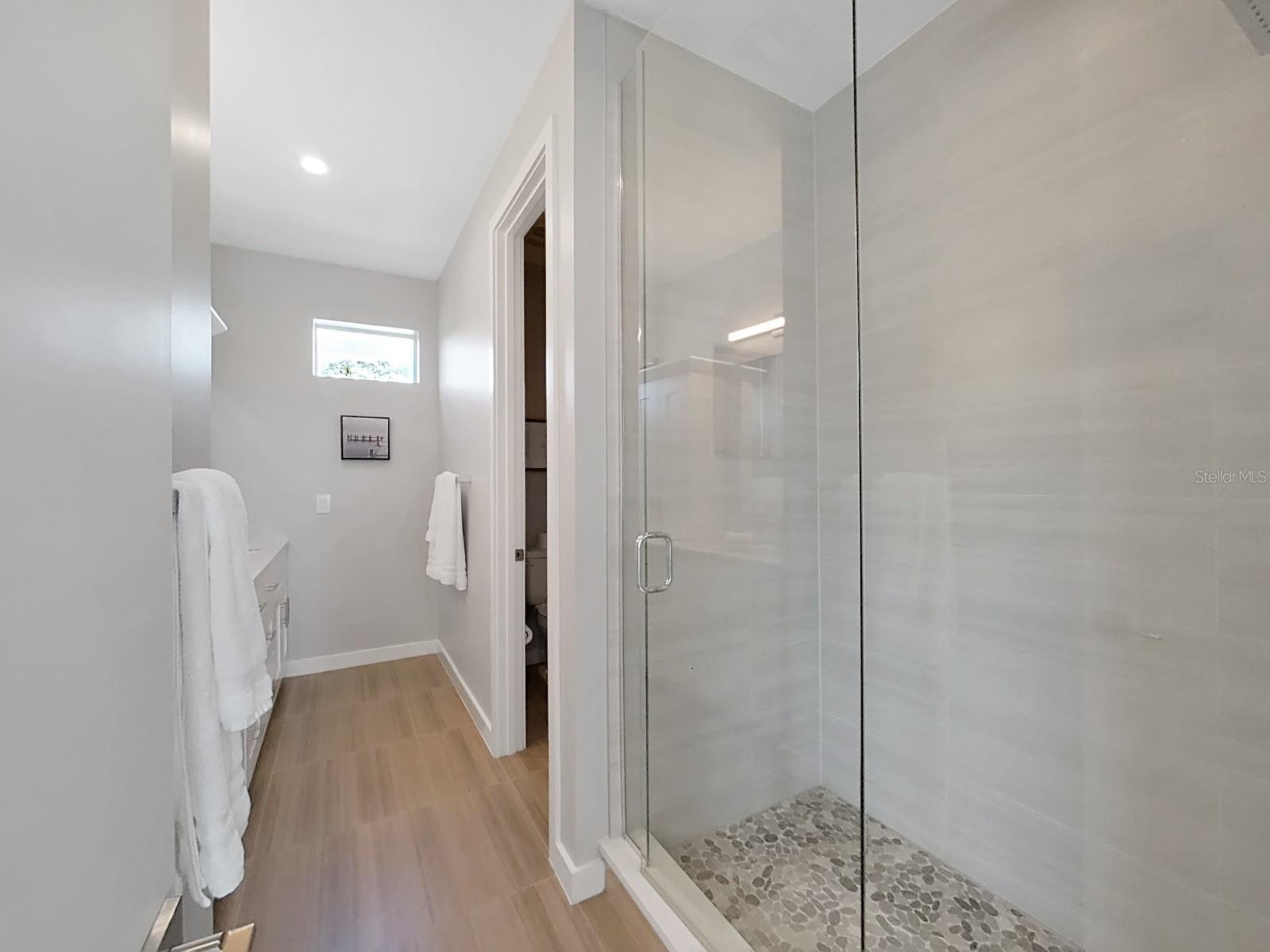 Image 18 of 28 For 2728 Ridgewood Avenue 1